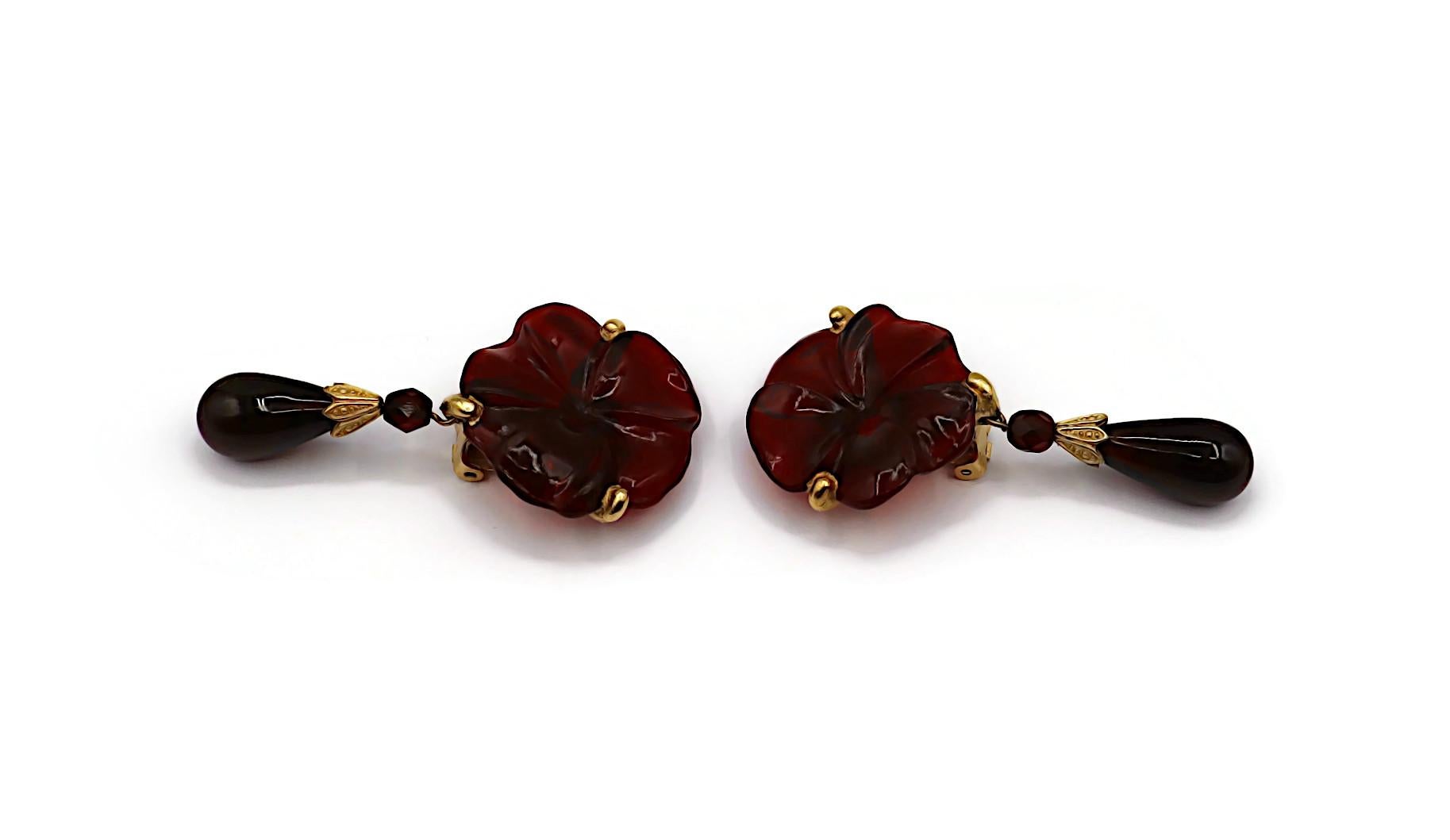 CHRISTIAN DIOR Vintage Red Glass Flower Dangle Earrings In Good Condition For Sale In Nice, FR