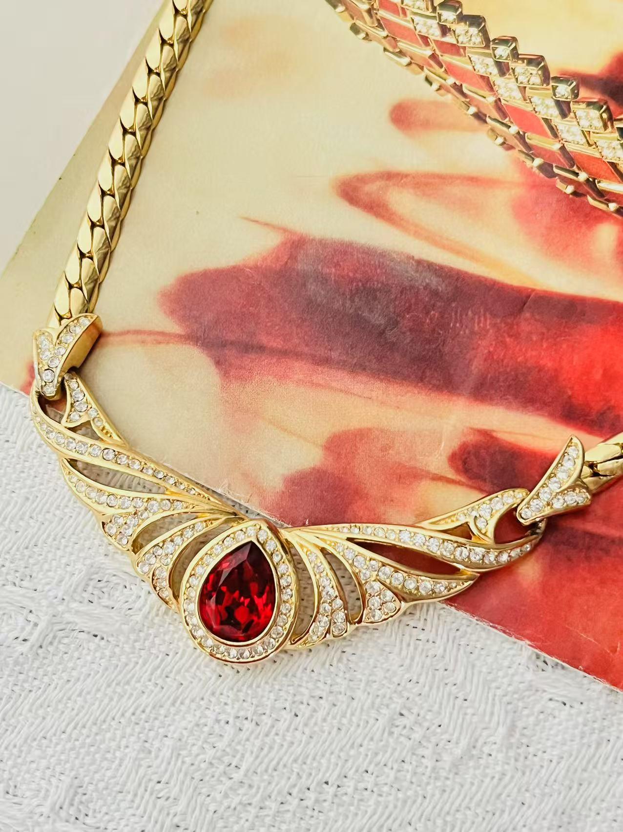 Christian Dior Vintage Ruby Peacock Eye Water Drop Crystals Wing Gold Necklace In Excellent Condition For Sale In Wokingham, England
