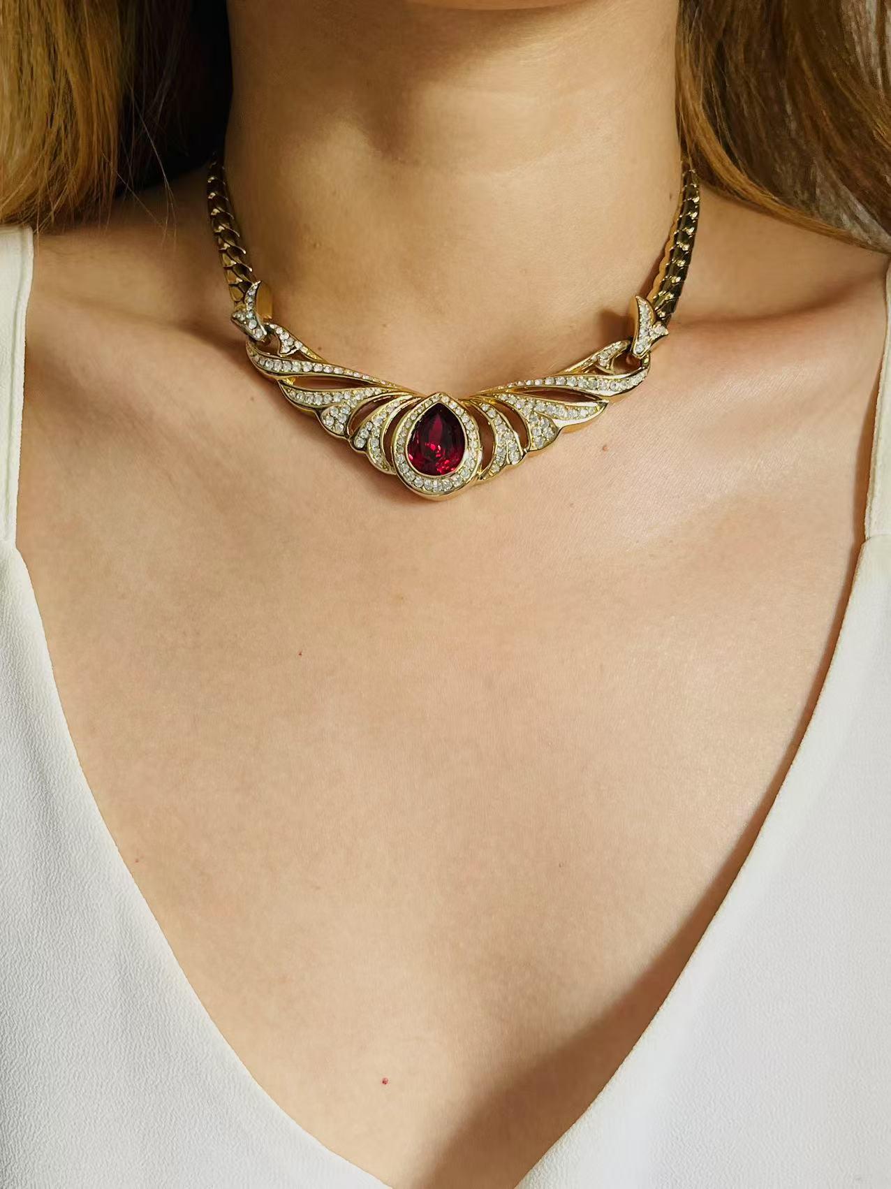 Christian Dior Vintage Ruby Peacock Eye Water Drop Crystals Wing Gold Necklace For Sale 1