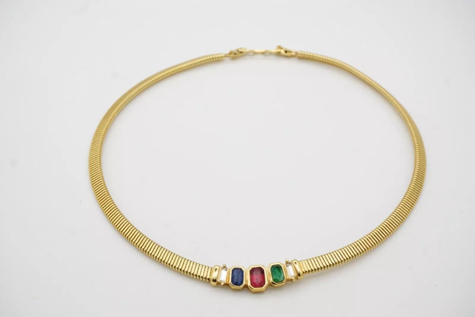 Christian Dior Vintage Saphir Emeraude Rubis Octogone Ribbed Omega Gold Necklace en vente 9