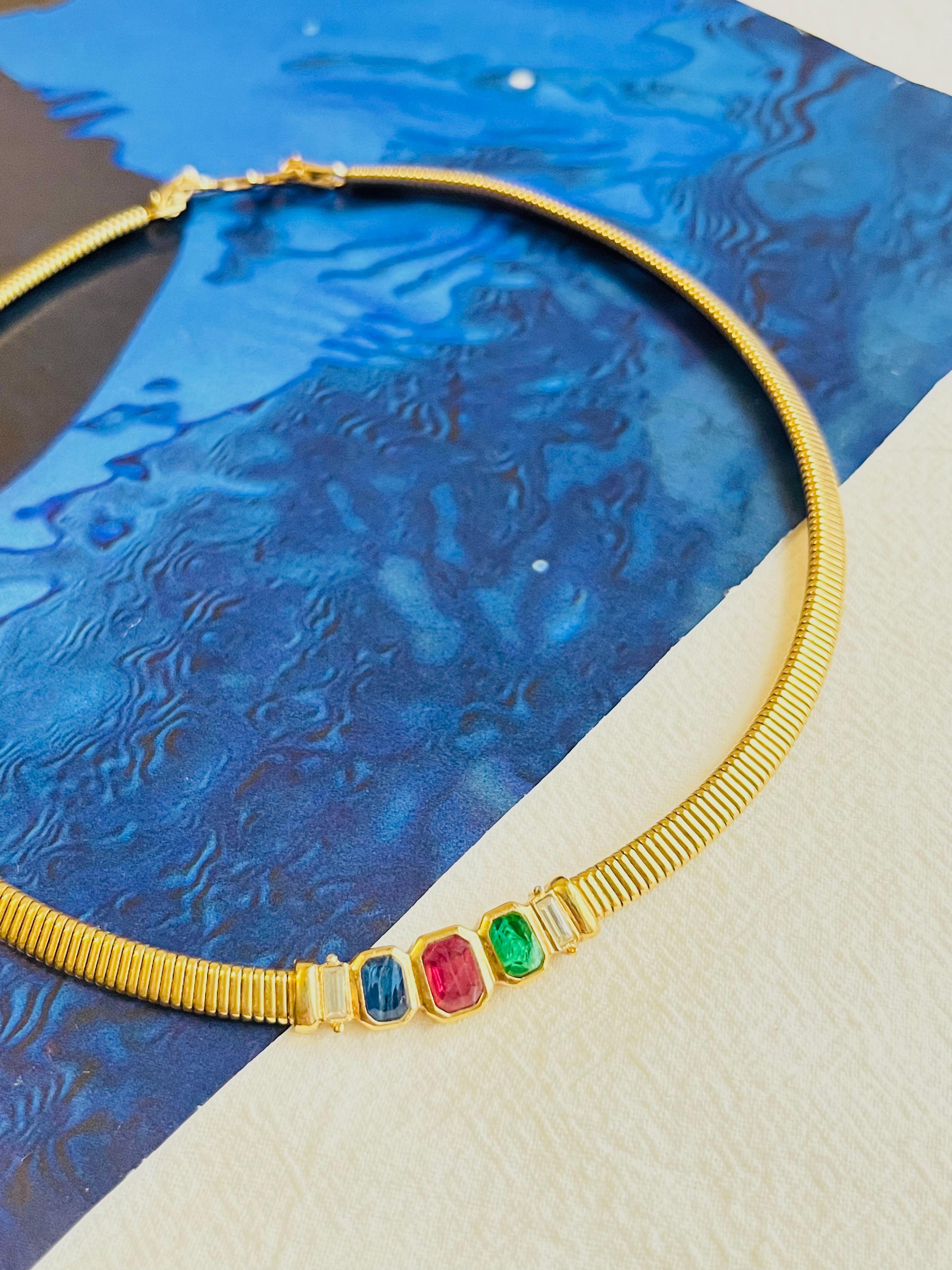 Art Deco Christian Dior Vintage Sapphire Emerald Ruby Octagon Ribbed Omega Gold Necklace For Sale