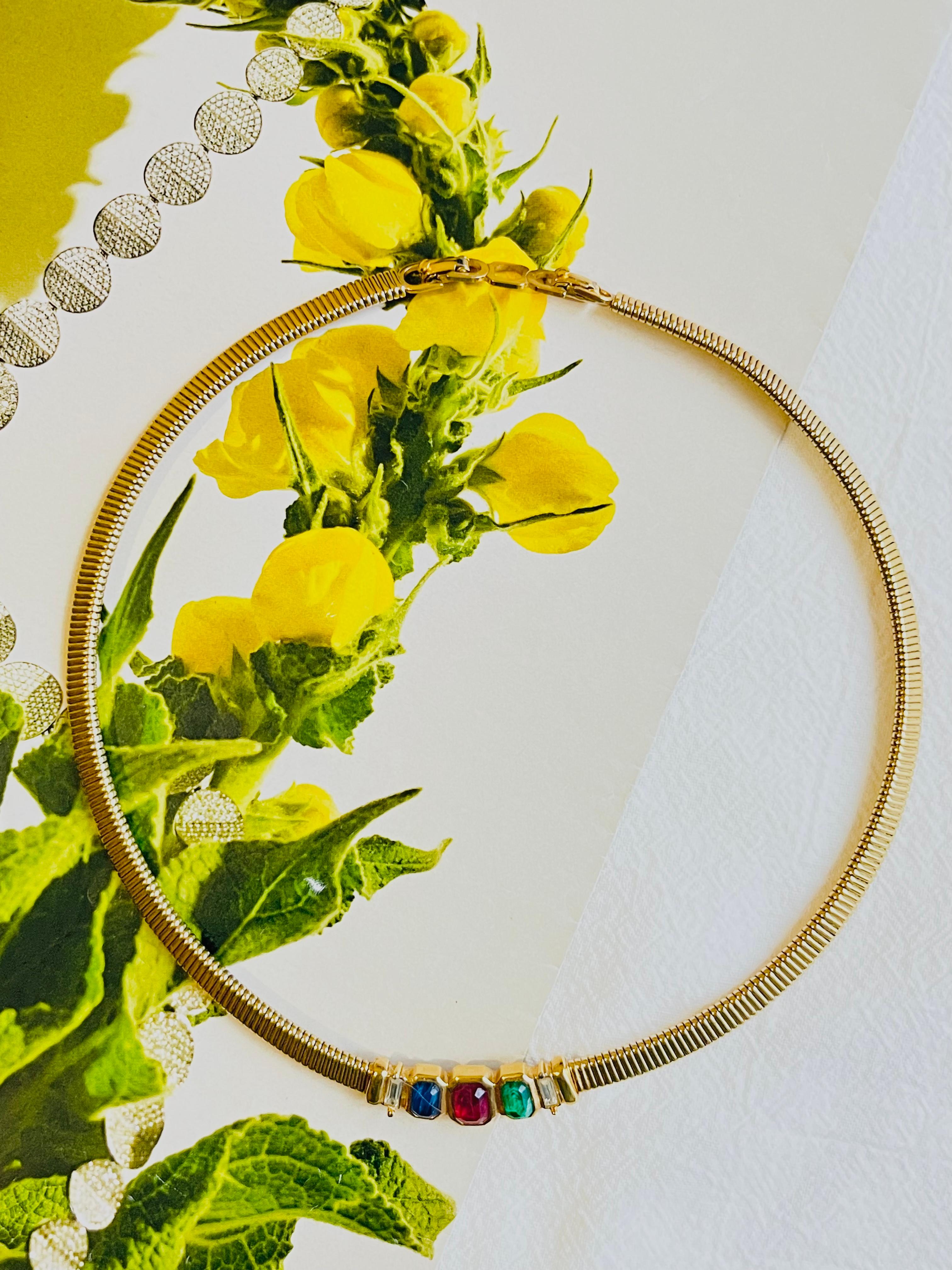 Women's or Men's Christian Dior Vintage Sapphire Emerald Ruby Octagon Ribbed Omega Gold Necklace For Sale