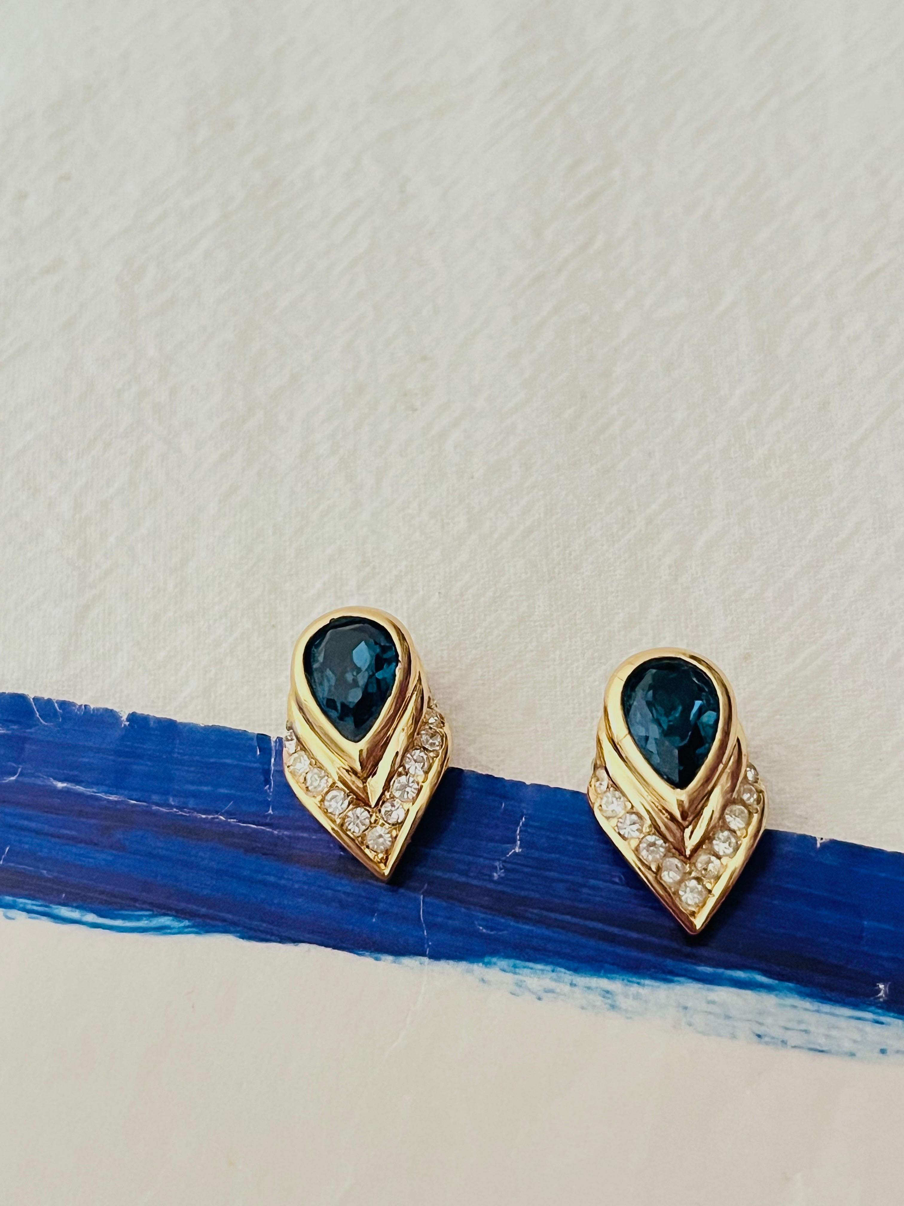 Christian Dior Vintage Sapphire Peacock Feather Crystal Tear Drop Clip Earrings In Good Condition In Wokingham, England