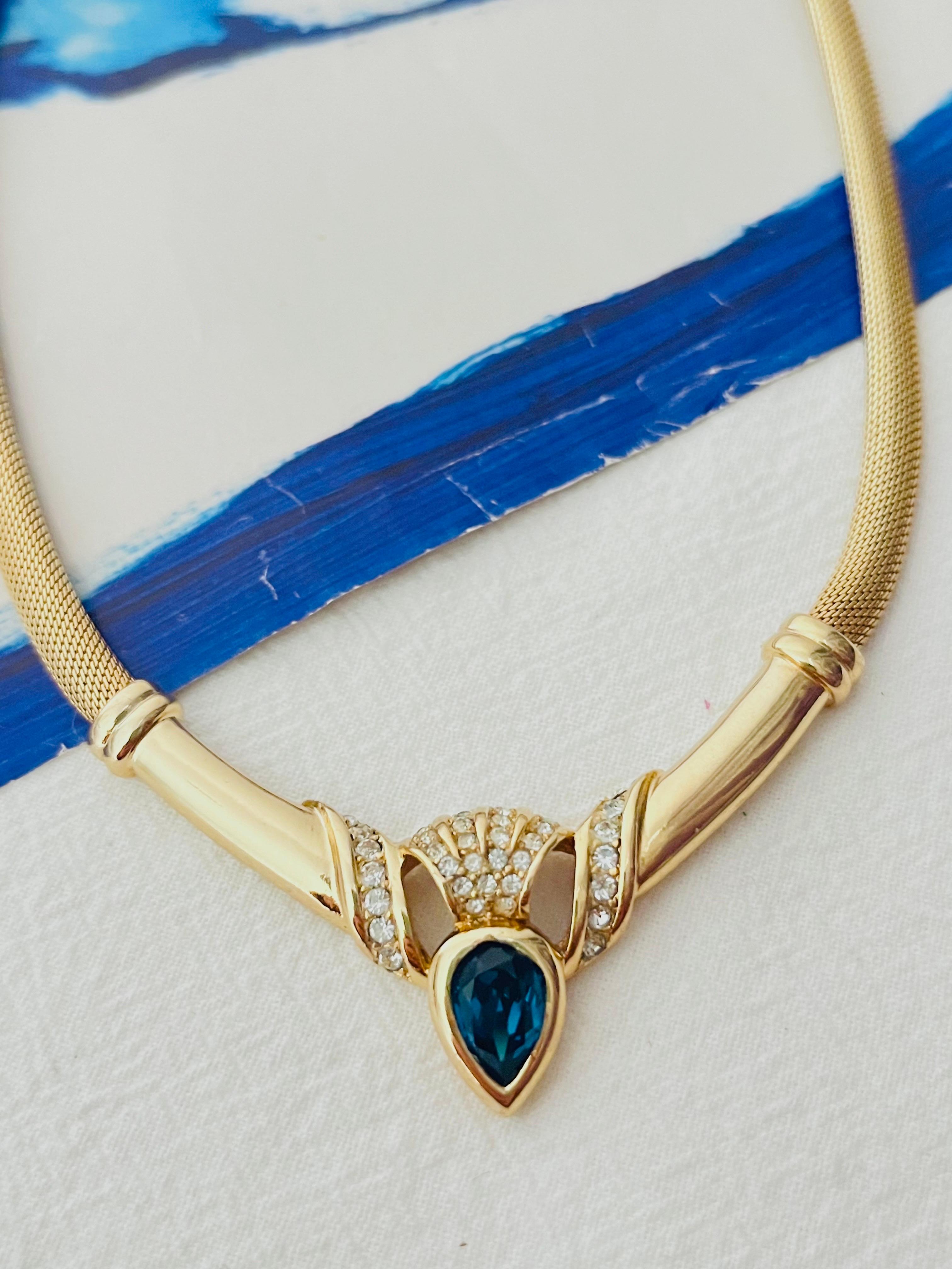 Christian Dior Vintage Sapphire Water Tear Drop Crystals Omega Mesh Necklace In Excellent Condition For Sale In Wokingham, England