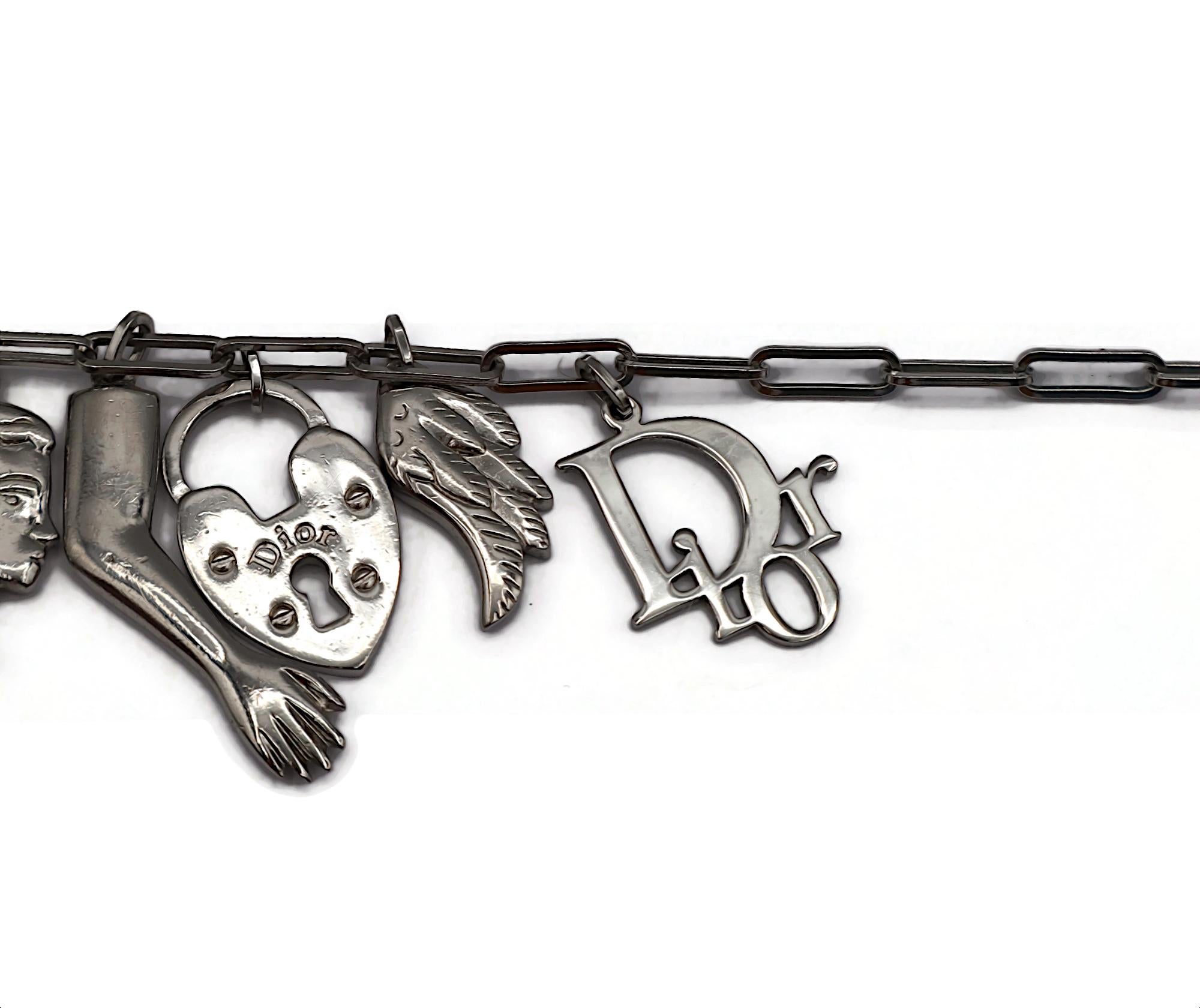 CHRISTIAN DIOR Collana Vintage con Charm Figurale in tonalità argento in vendita 6