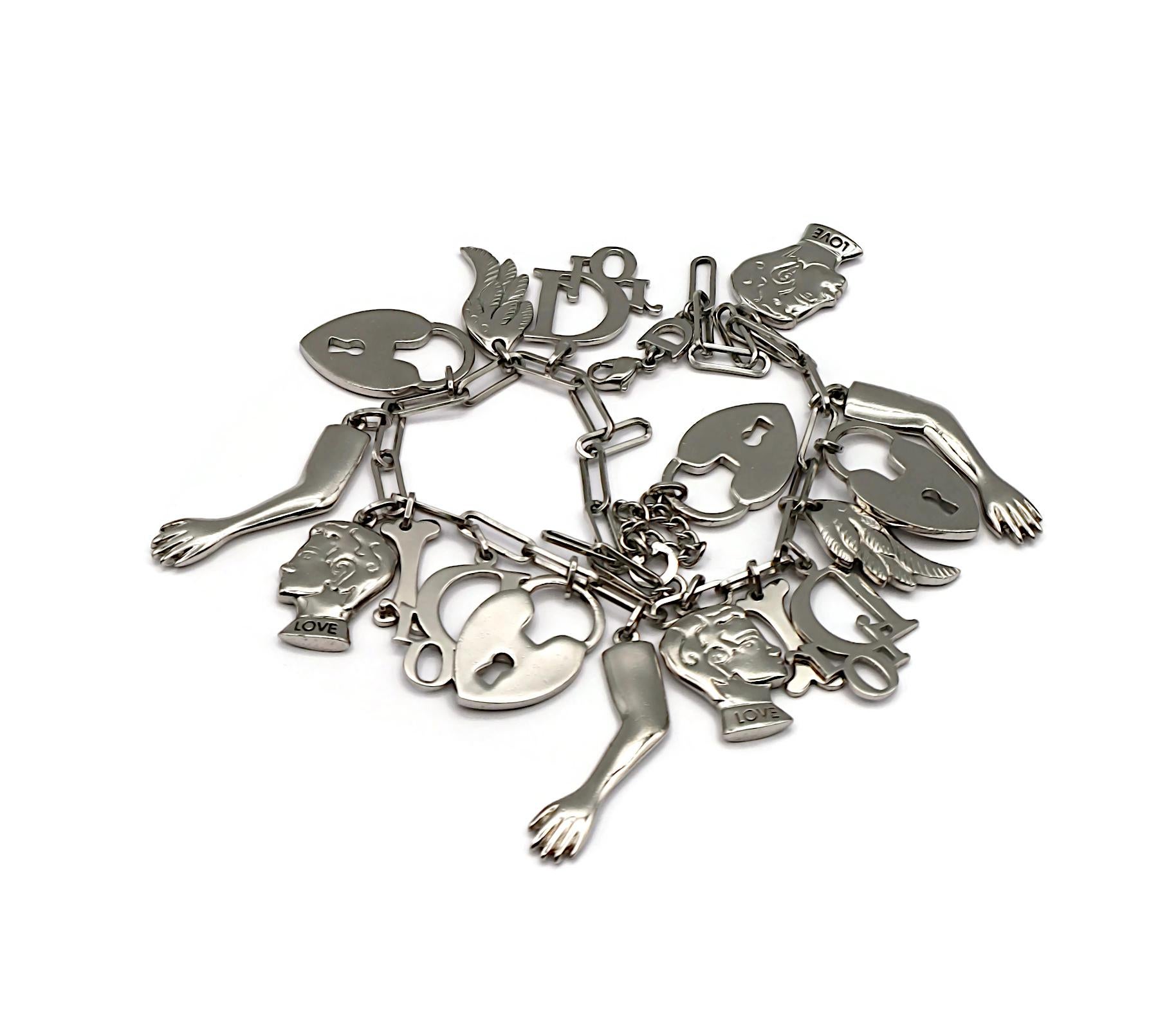 CHRISTIAN DIOR Collana Vintage con Charm Figurale in tonalità argento in vendita 9