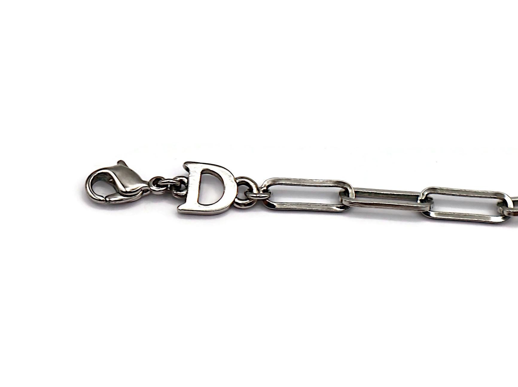 CHRISTIAN DIOR Collana Vintage con Charm Figurale in tonalità argento In condizioni buone in vendita a Nice, FR