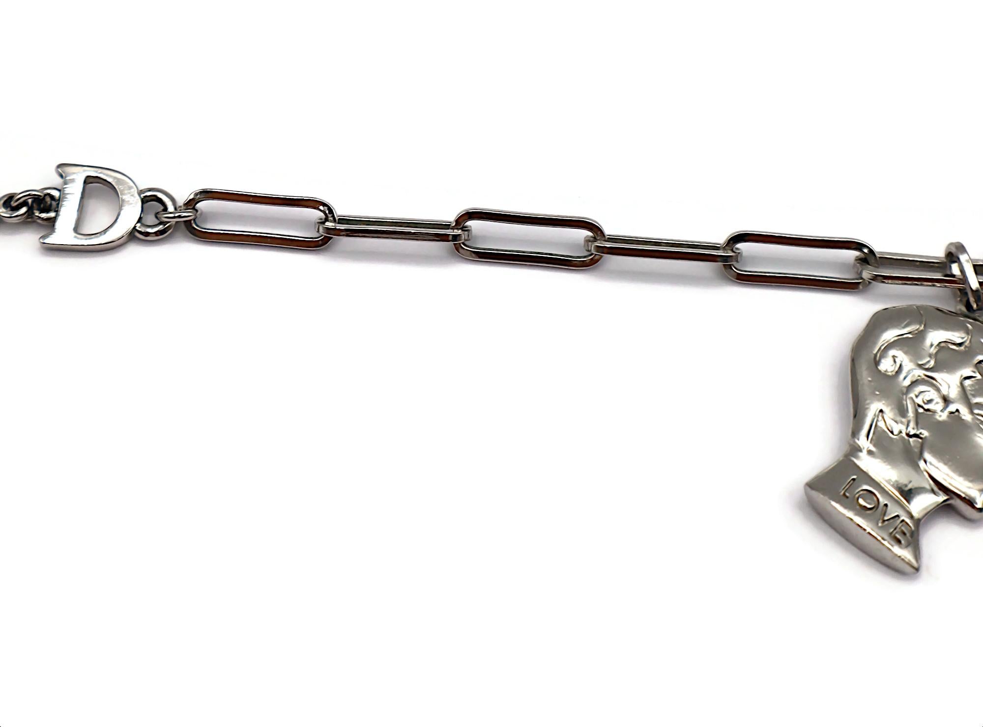 Donna CHRISTIAN DIOR Collana Vintage con Charm Figurale in tonalità argento in vendita