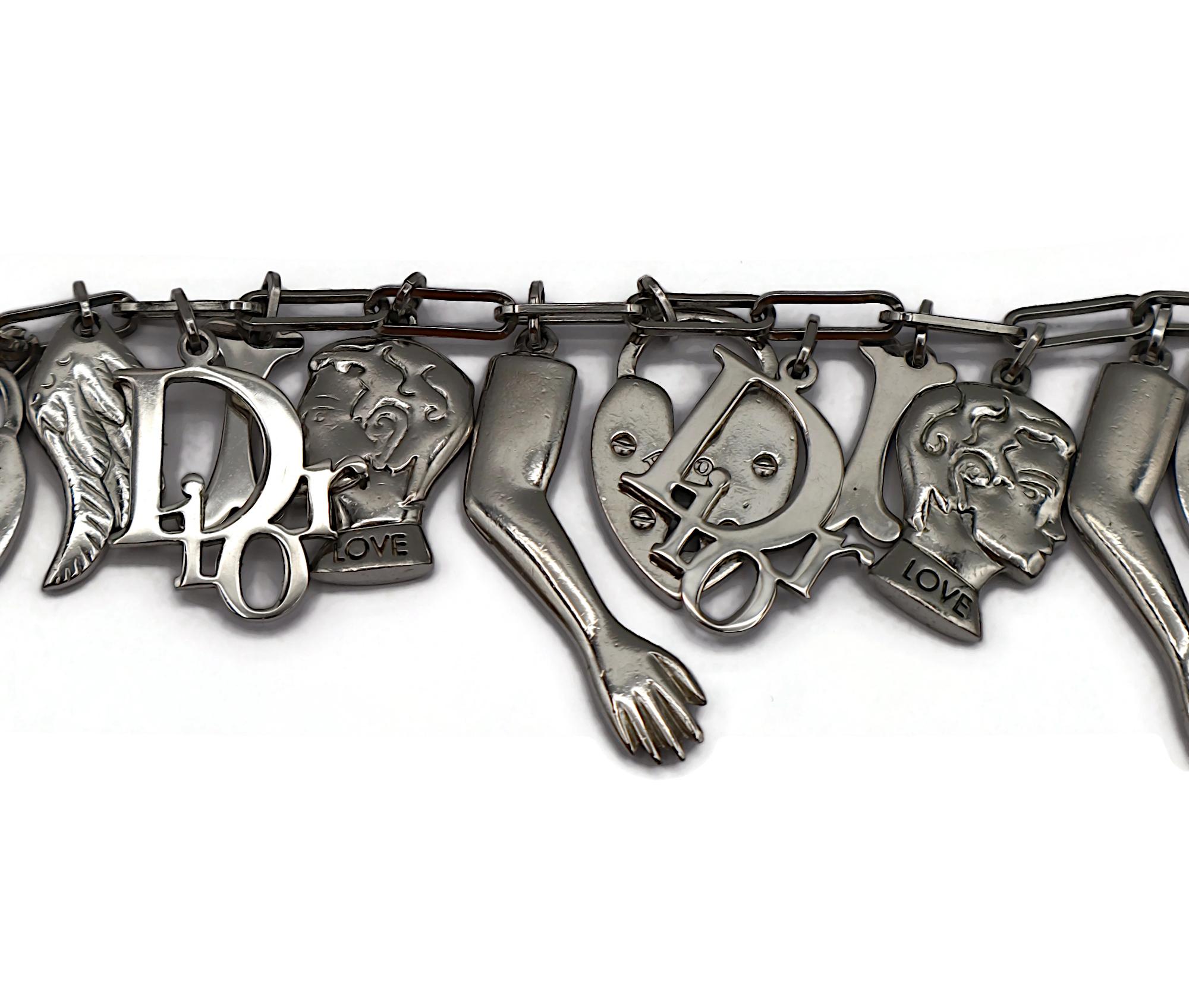 CHRISTIAN DIOR Collana Vintage con Charm Figurale in tonalità argento in vendita 3