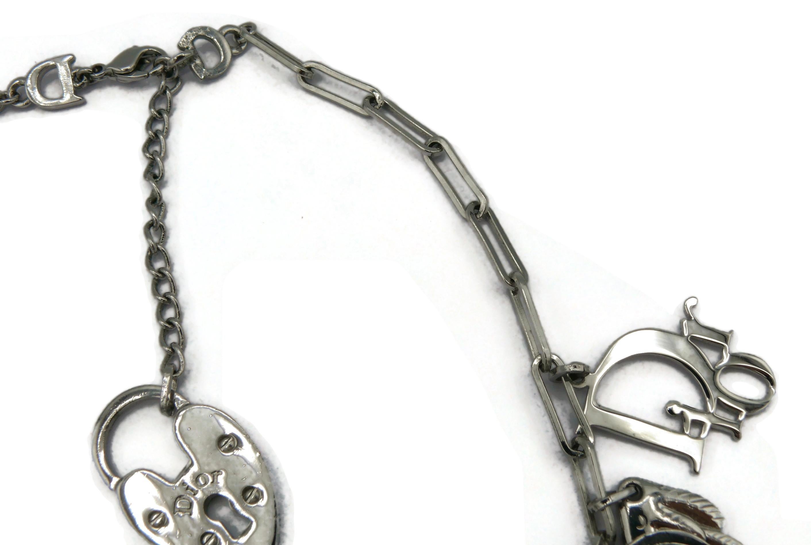 CHRISTIAN DIOR Vintage Silberfarbene figurale Charm-Halskette im Angebot 6