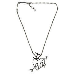 CHRISTIAN DIOR - Collier vintage en argent I Love Dior - Pendentif en forme de cœur fléché