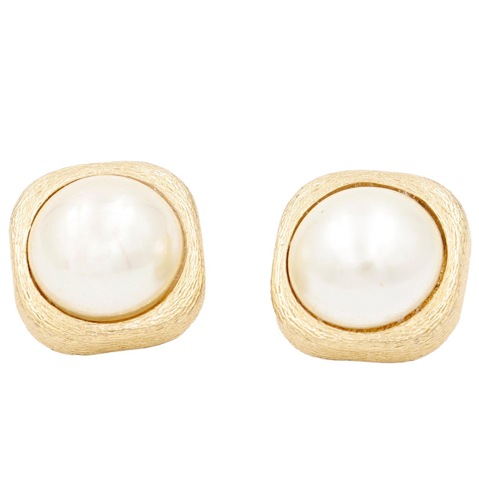 Christian Dior Vintage Square Textured Gold Pierced Earrings w Oversized Pearl For Sale 3