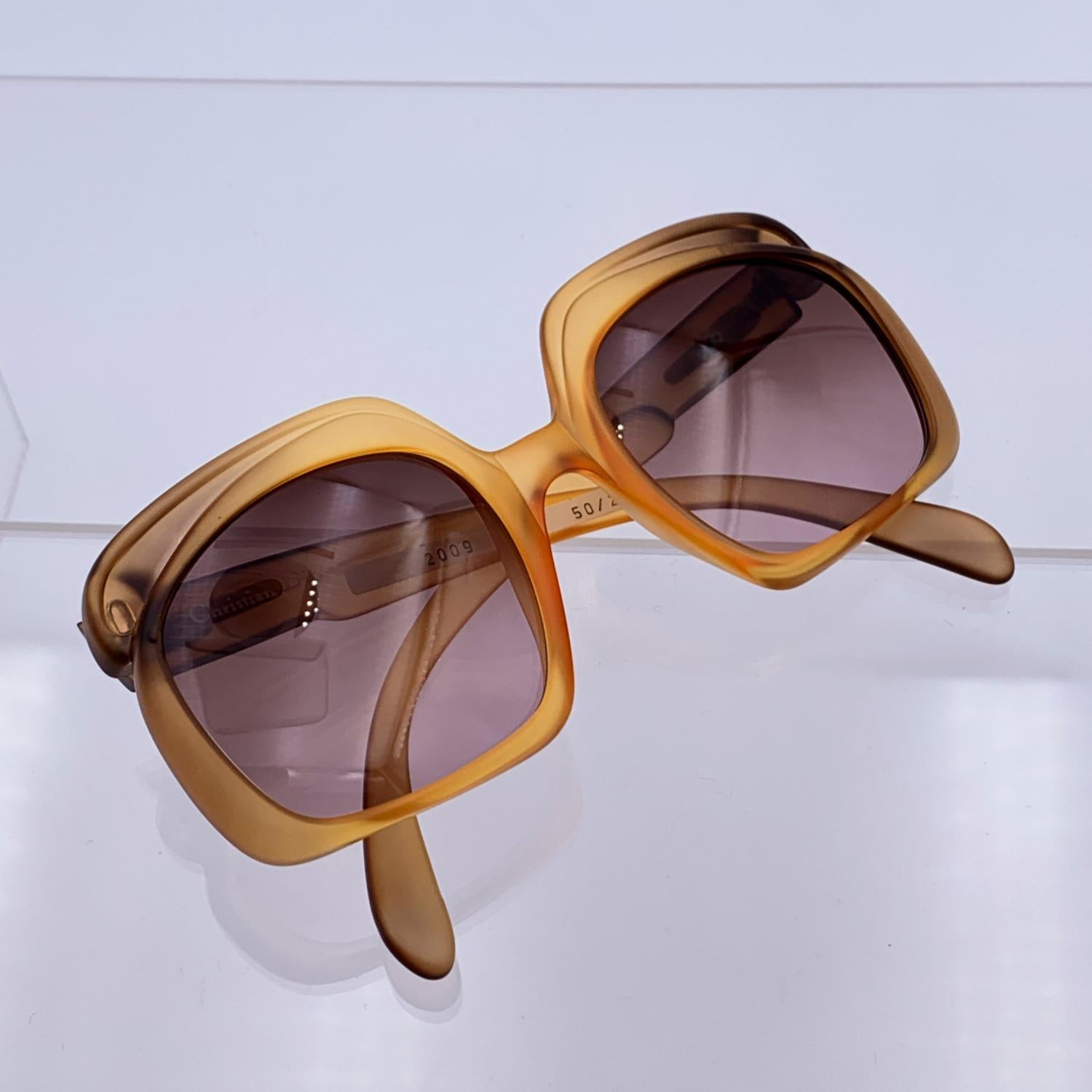 Vintage Christian Dior oversize sunglasses, Mod. 2009- Col D 368. Ombré orange Optyl frame. Original 100% Total UVA/UVB protection in gradient brown color. CD logo on temples. Made in Germany

Details

MATERIAL: Acetate

COLOR: Orange

MODEL: 2009 -