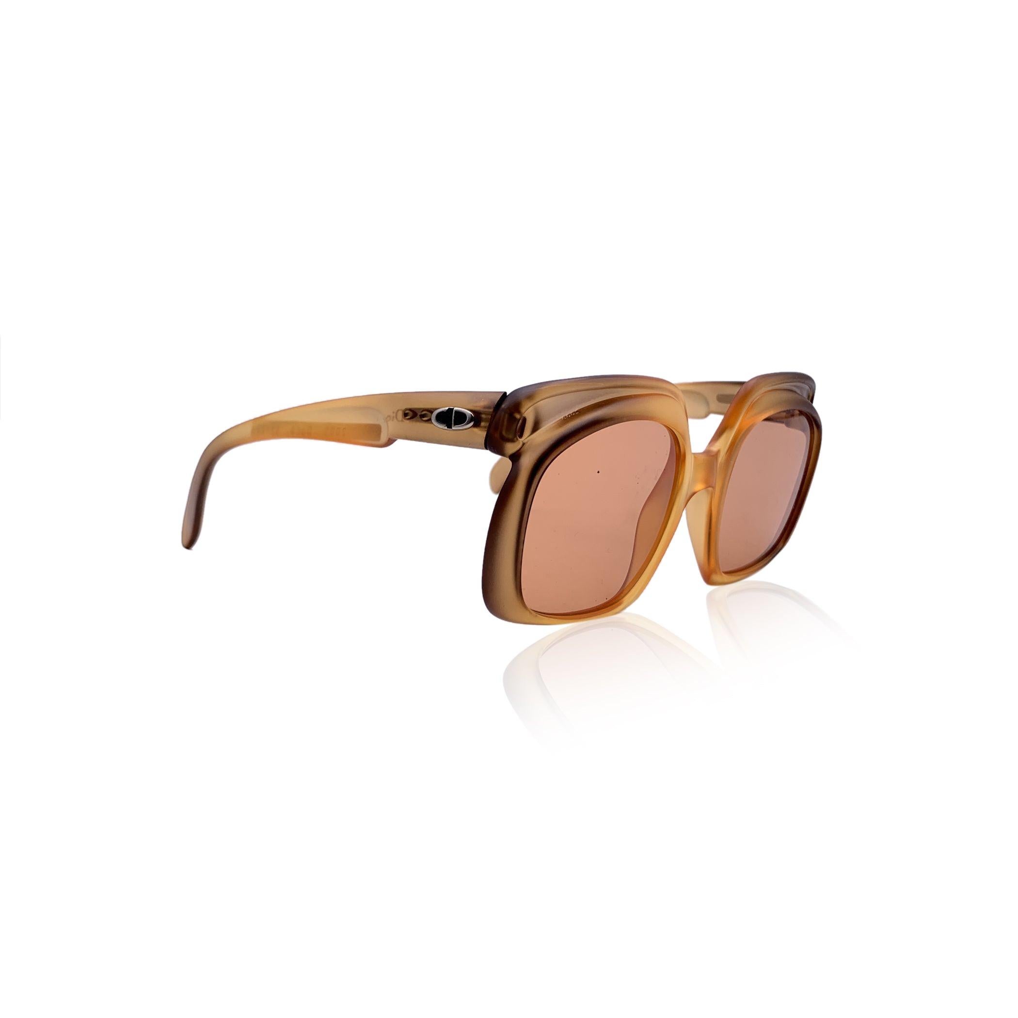 Christian Dior Vintage Sunglasses 2009 368 Orange Lens 52/22 135mm In Excellent Condition In Rome, Rome