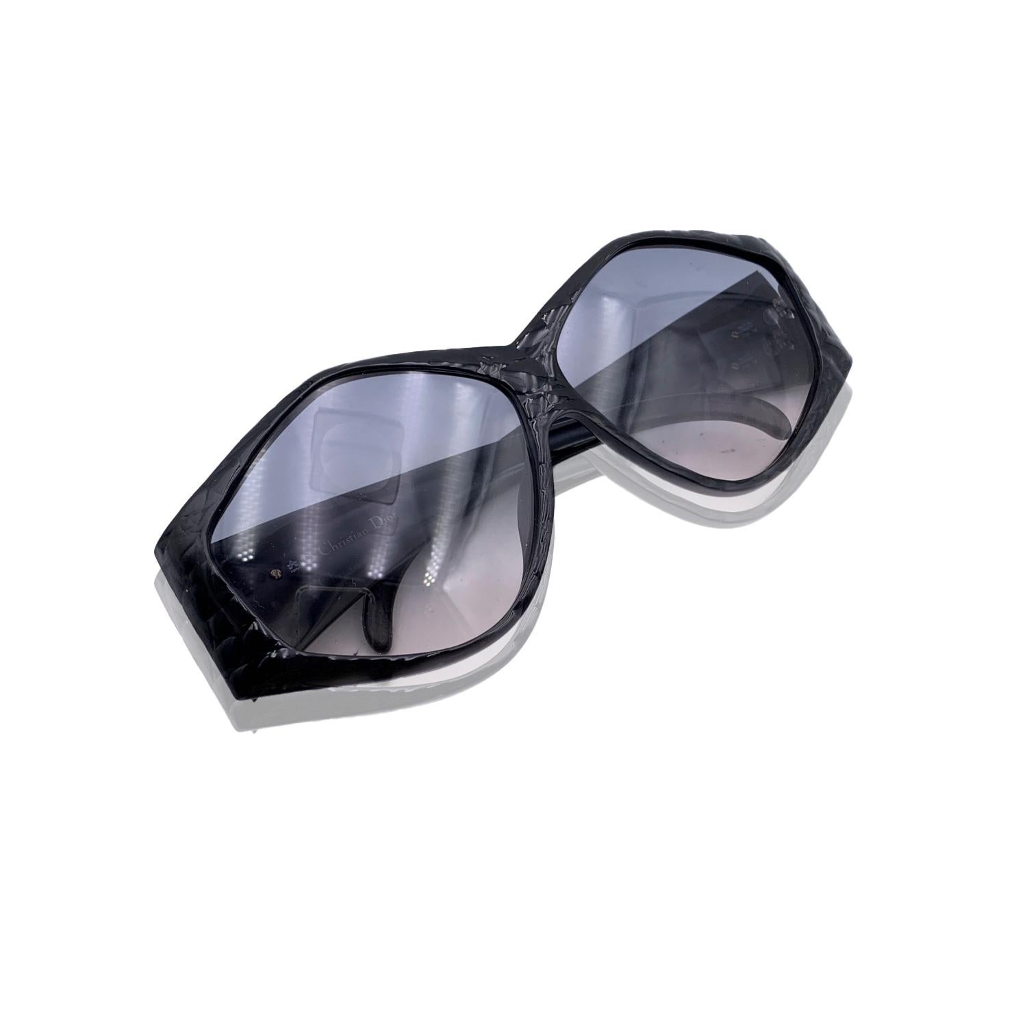 Vintage sunglasses by CHRISTIAN DIOR, mod. 2230 - 90. Black embossed OPTYL frame. CD logo on temple. Gradient red 100% UV protection lenses. Made in Germany.

Details

MATERIAL: Acetate

COLOR: Black

MODEL: 2230

GENDER: Women

COUNTRY OF