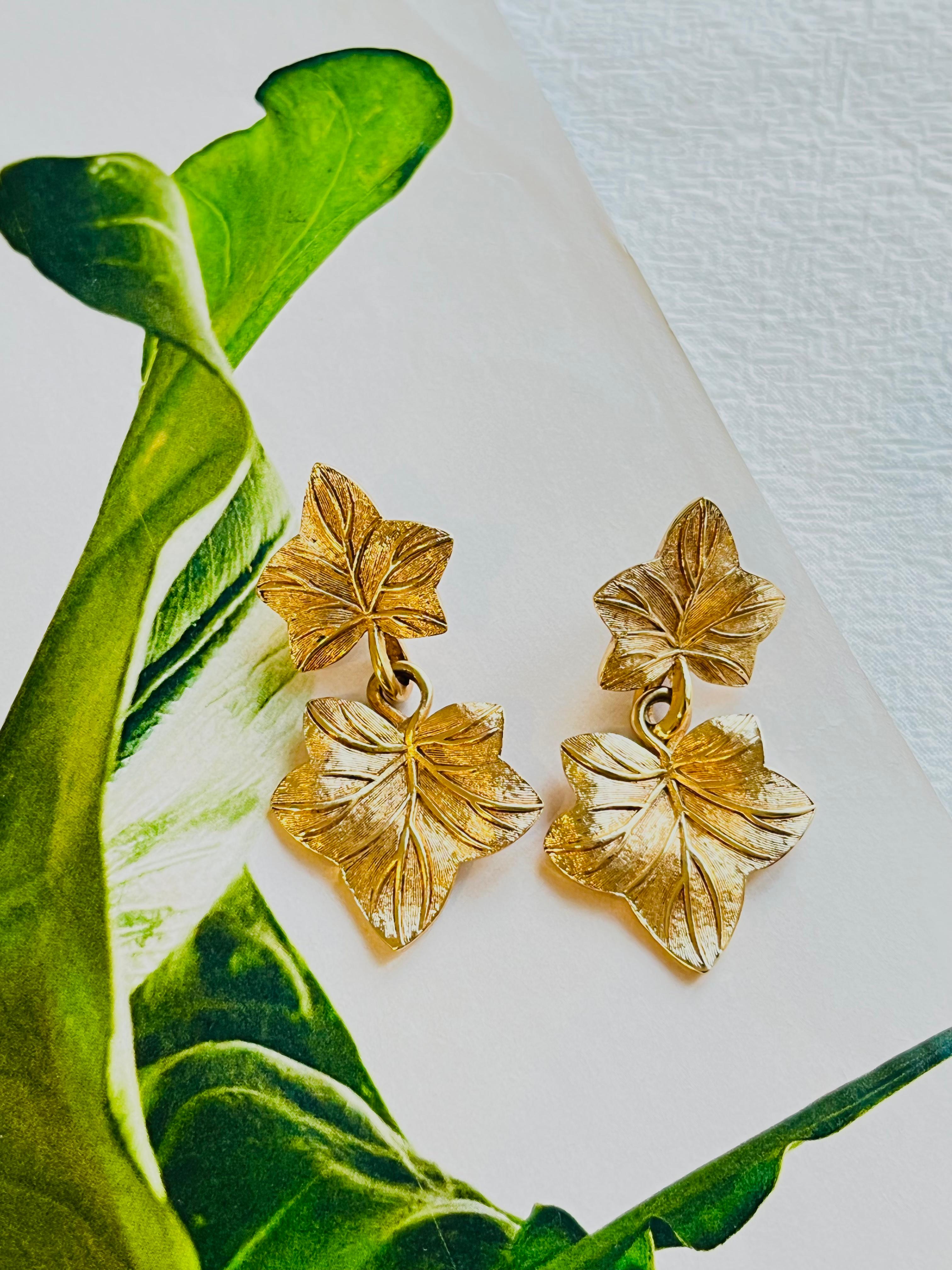 Christian Dior Vintage 1970s Textured Double Maple Leaf Drop Pierced Earrings, Gold Tone

Very excellent condition. 100% Genuine. Rare to find.

A very beautiful pair of earrings by Chr. DIOR, signed at the back.

Size: 5.0*2.8 cm.

Weight: 8.0