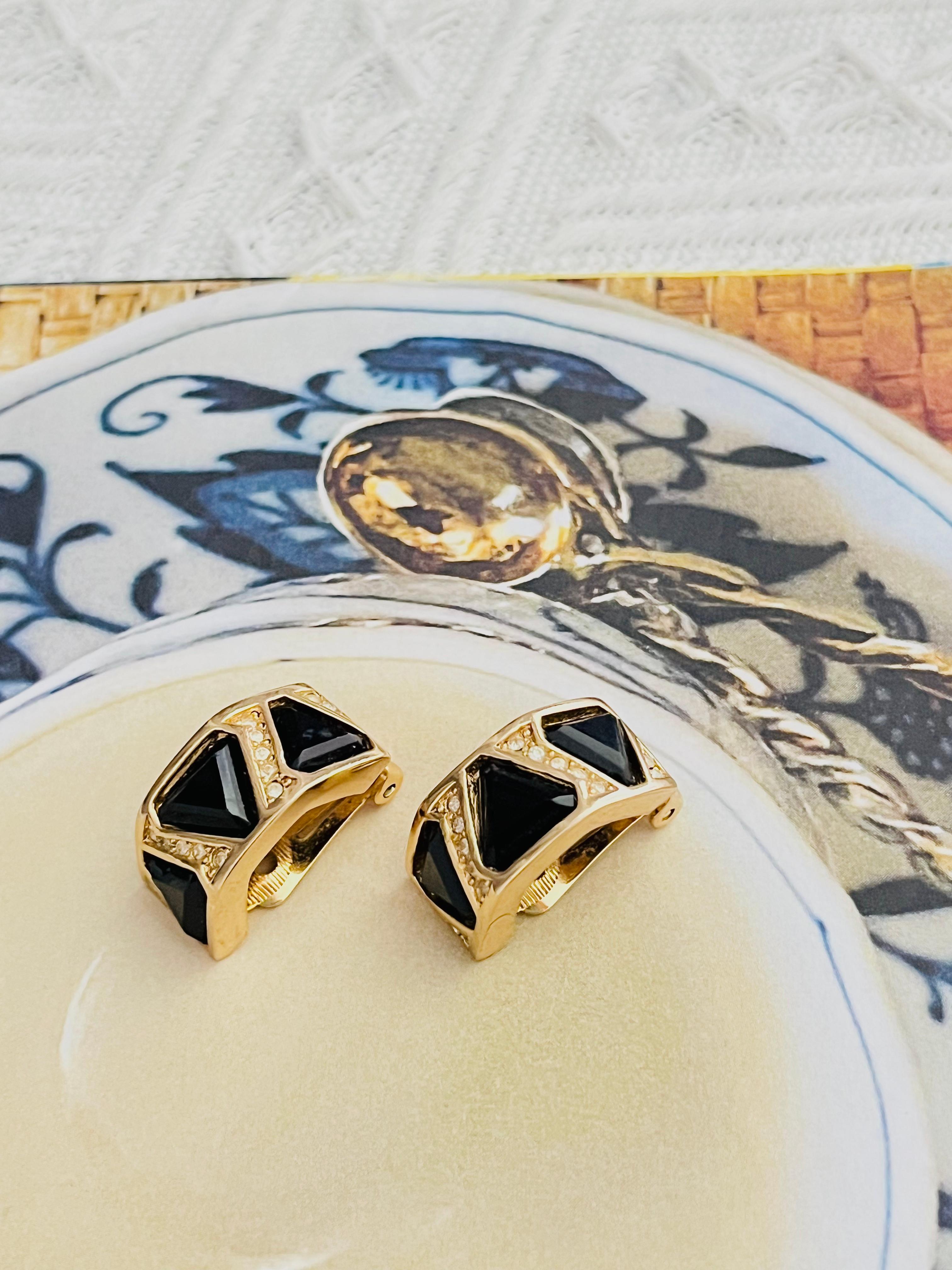 Christian Dior Vintage Trio Black Triangle Crystal Half Dome Hoop Clip Earrings In Good Condition For Sale In Wokingham, England