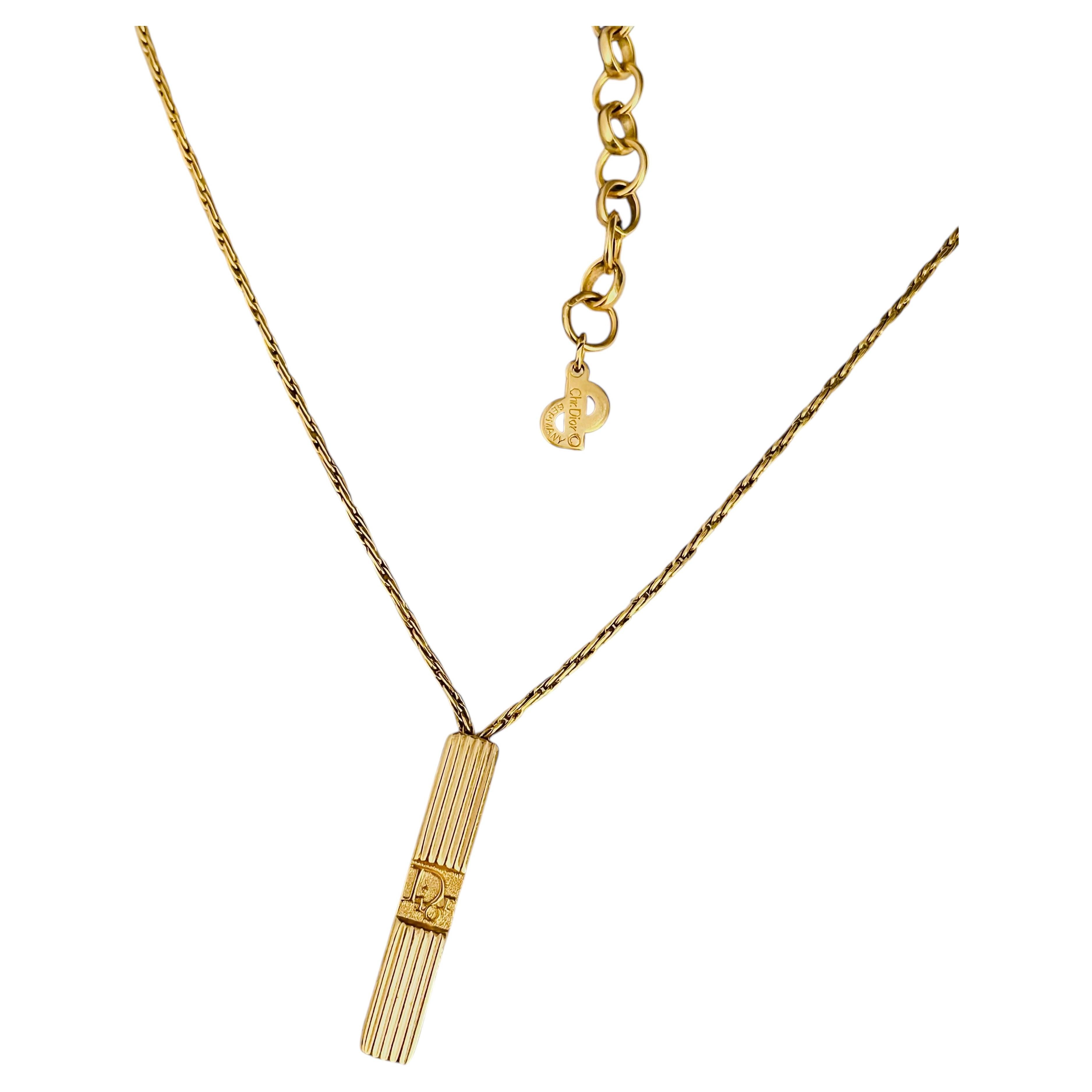 Collar unisex vintage de Christian Dior: el icónico modelo «Trotter» con monograma rectangular dorado en venta