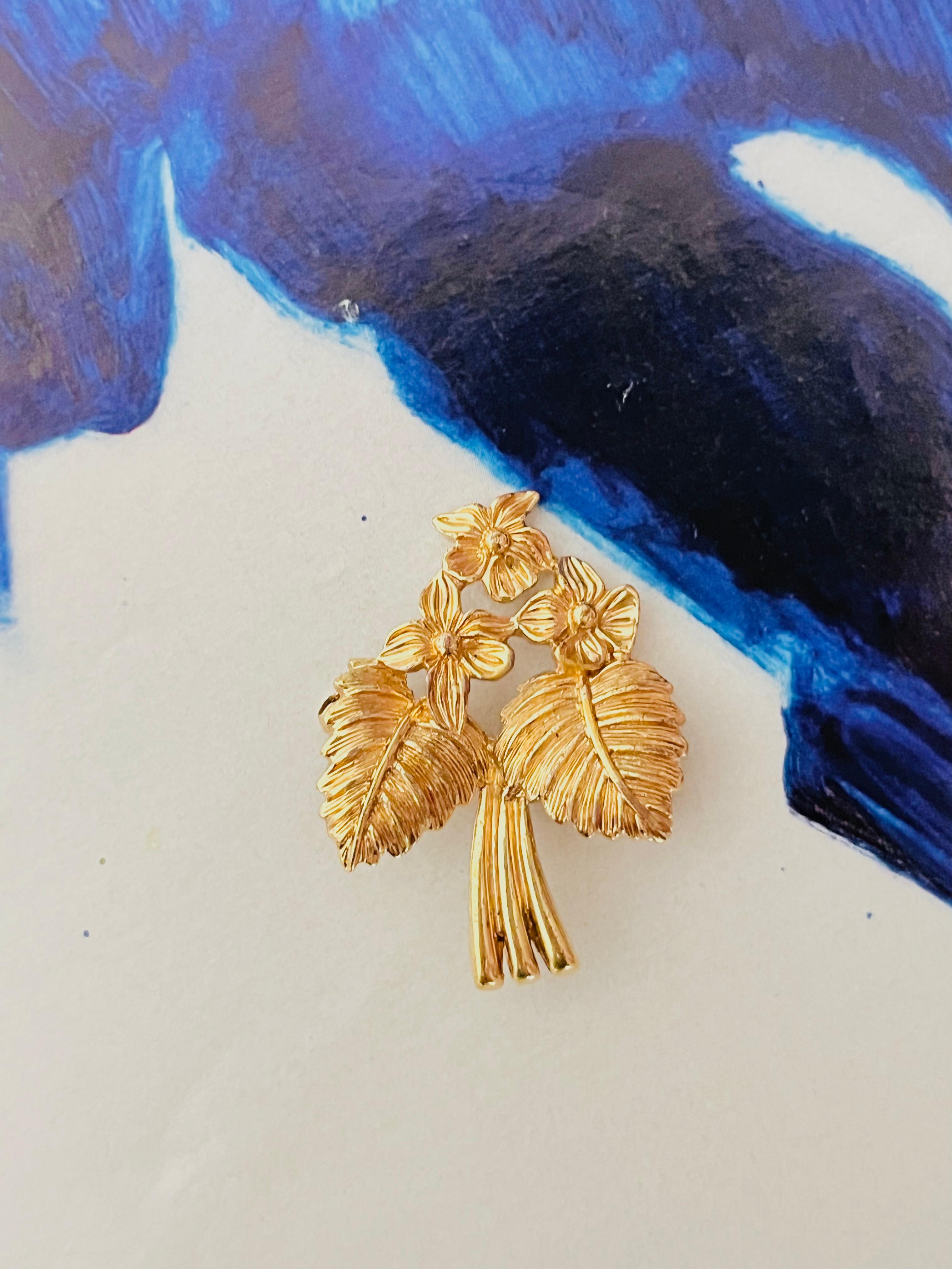 Art Déco Christian Dior Vintage Vivid Cluster Flower Large Leaf Bouquet Spilla in oro