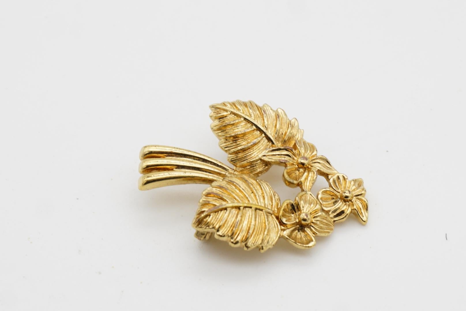 Christian Dior Vintage Vivid Cluster Flower Large Leaf Bouquet Spilla in oro 4