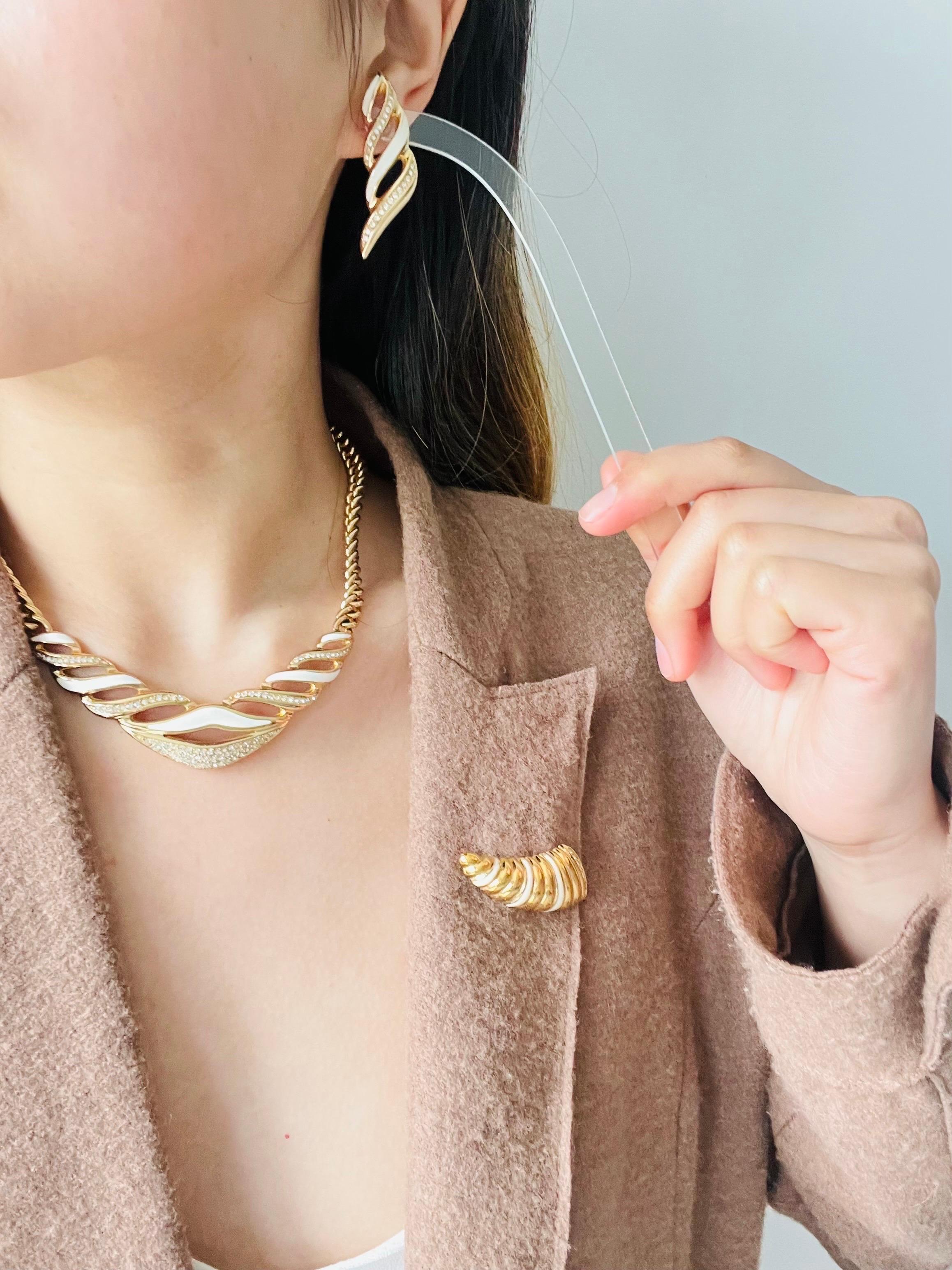 Christian Dior Vintage Weiße Kristalle durchbrochene, klobige Gold-Halskette-Ohrringe mit Kristallen im Angebot 5