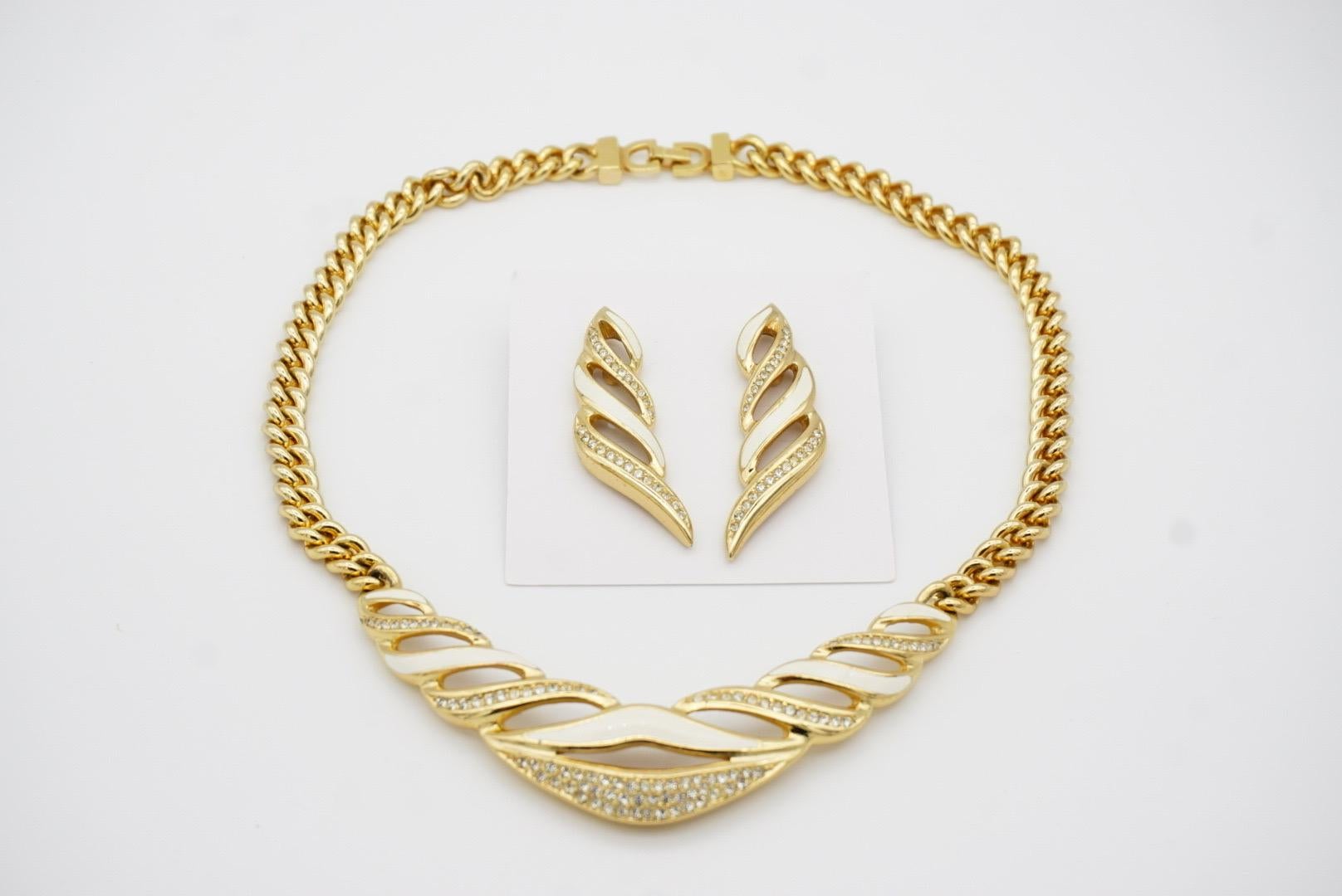 Christian Dior Vintage Weiße Kristalle durchbrochene, klobige Gold-Halskette-Ohrringe mit Kristallen im Angebot 9