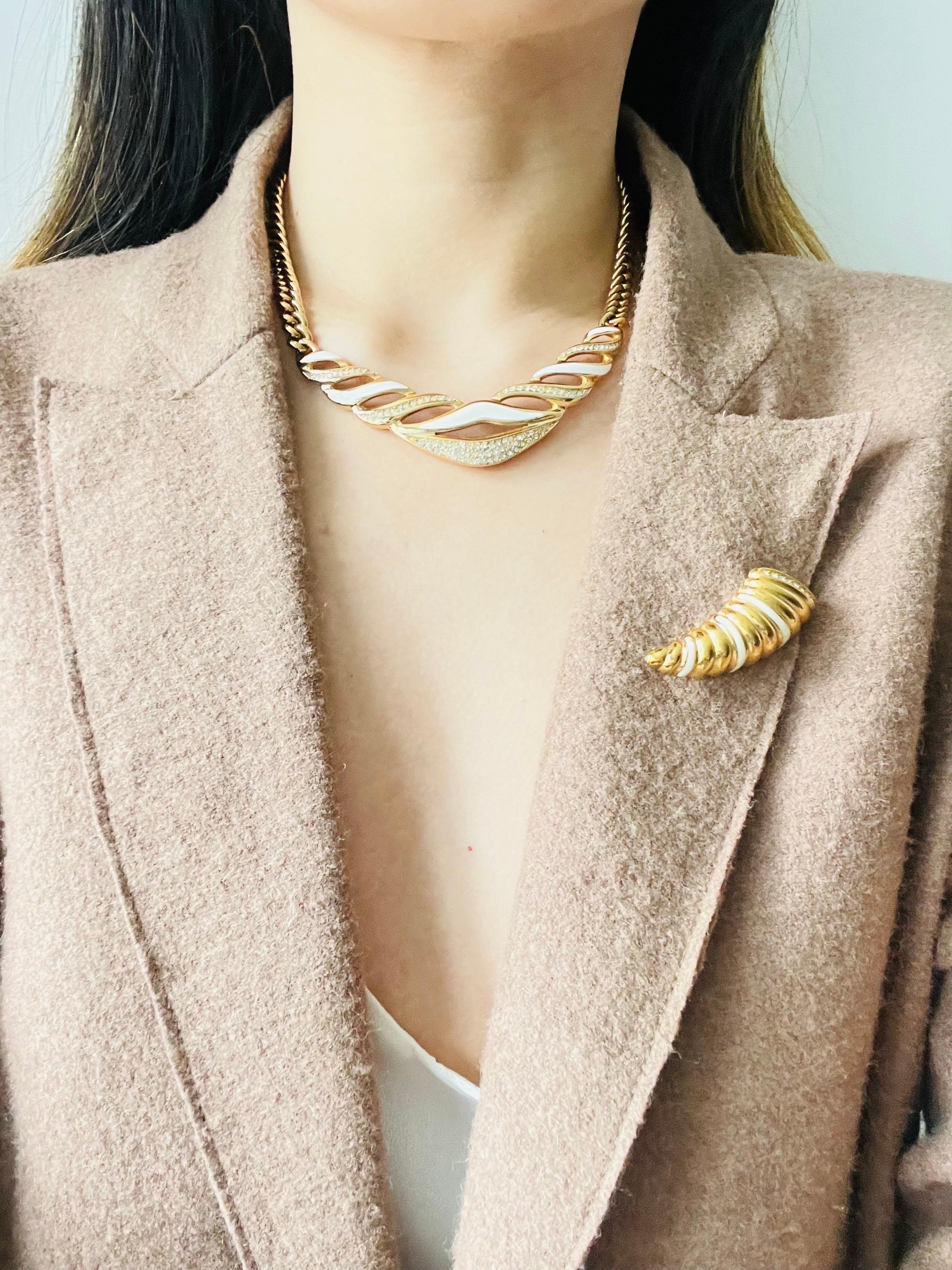 Christian Dior Vintage Weiße Kristalle durchbrochene, klobige Gold-Halskette-Ohrringe mit Kristallen im Angebot 1