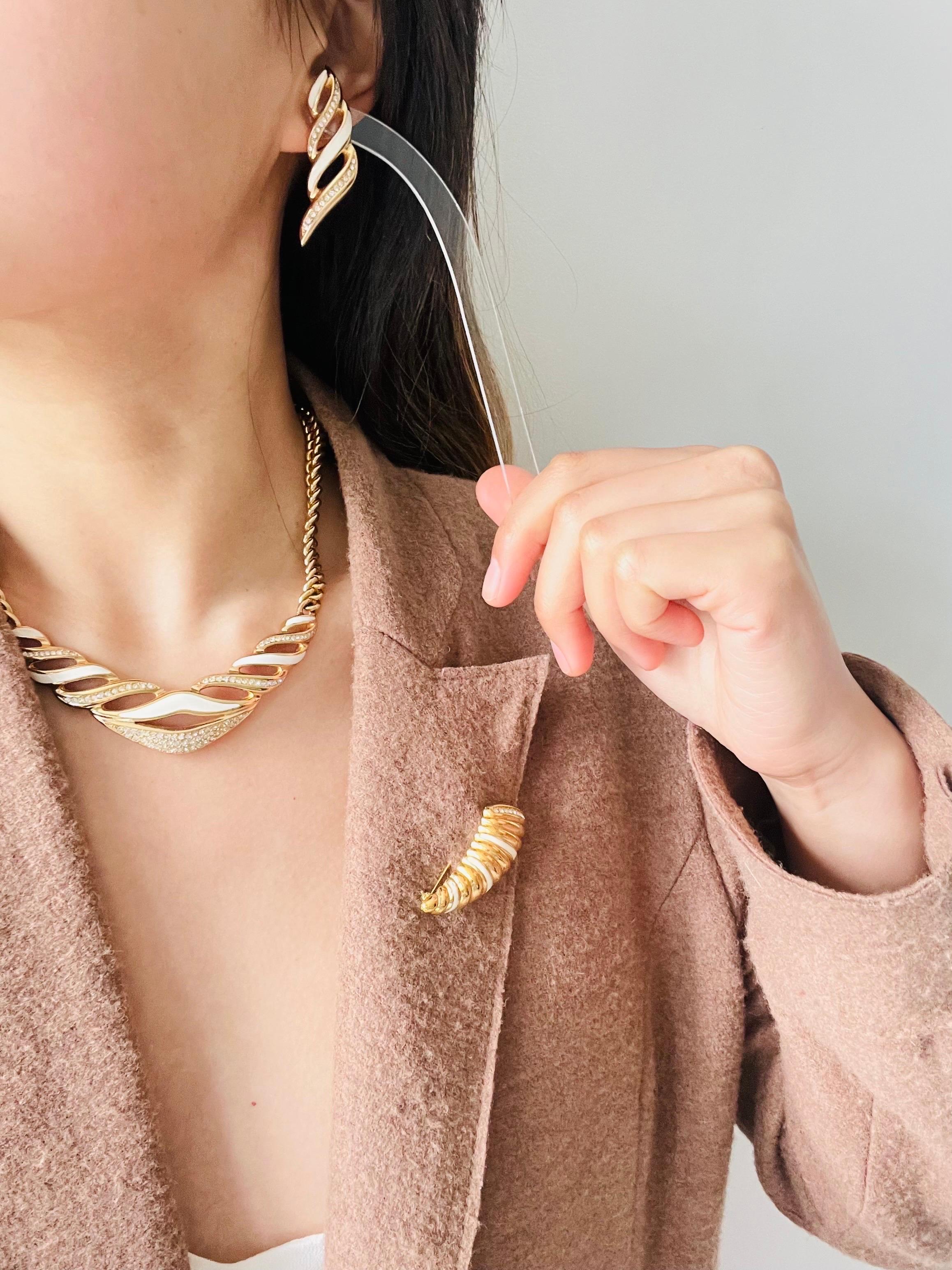 Christian Dior Vintage Weiße Kristalle durchbrochene, klobige Gold-Halskette-Ohrringe mit Kristallen im Angebot 4