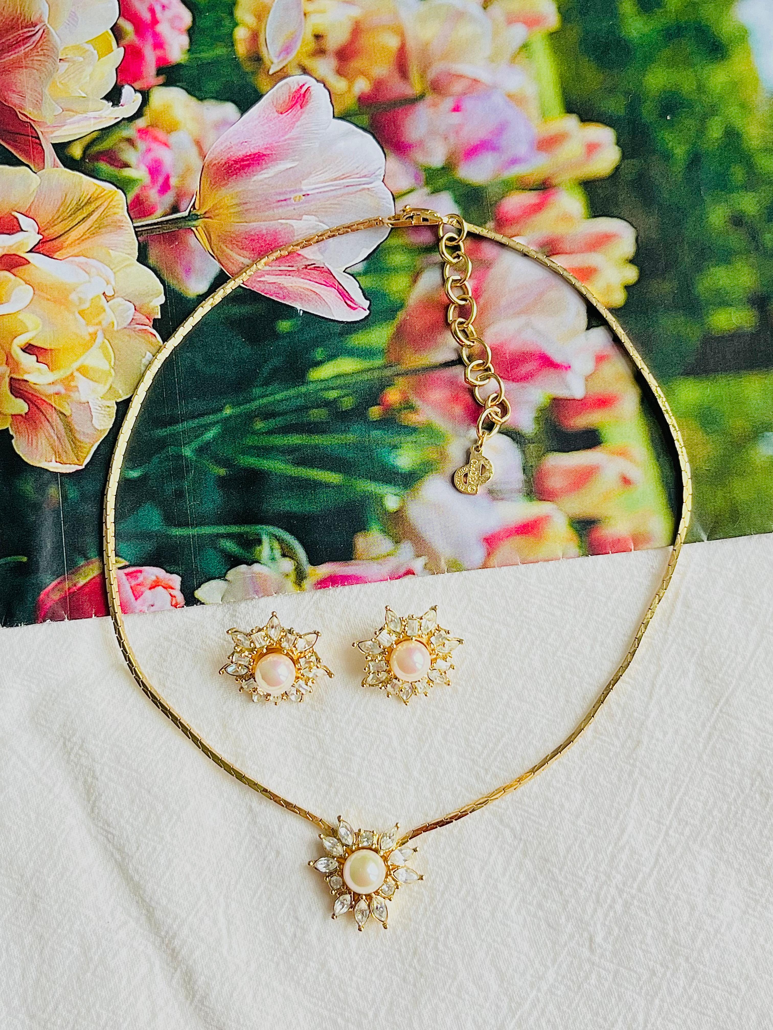 Women's or Men's Christian Dior Vintage White Pearl Flower Snowflake Crystal Sunburst Gold 2 Set For Sale