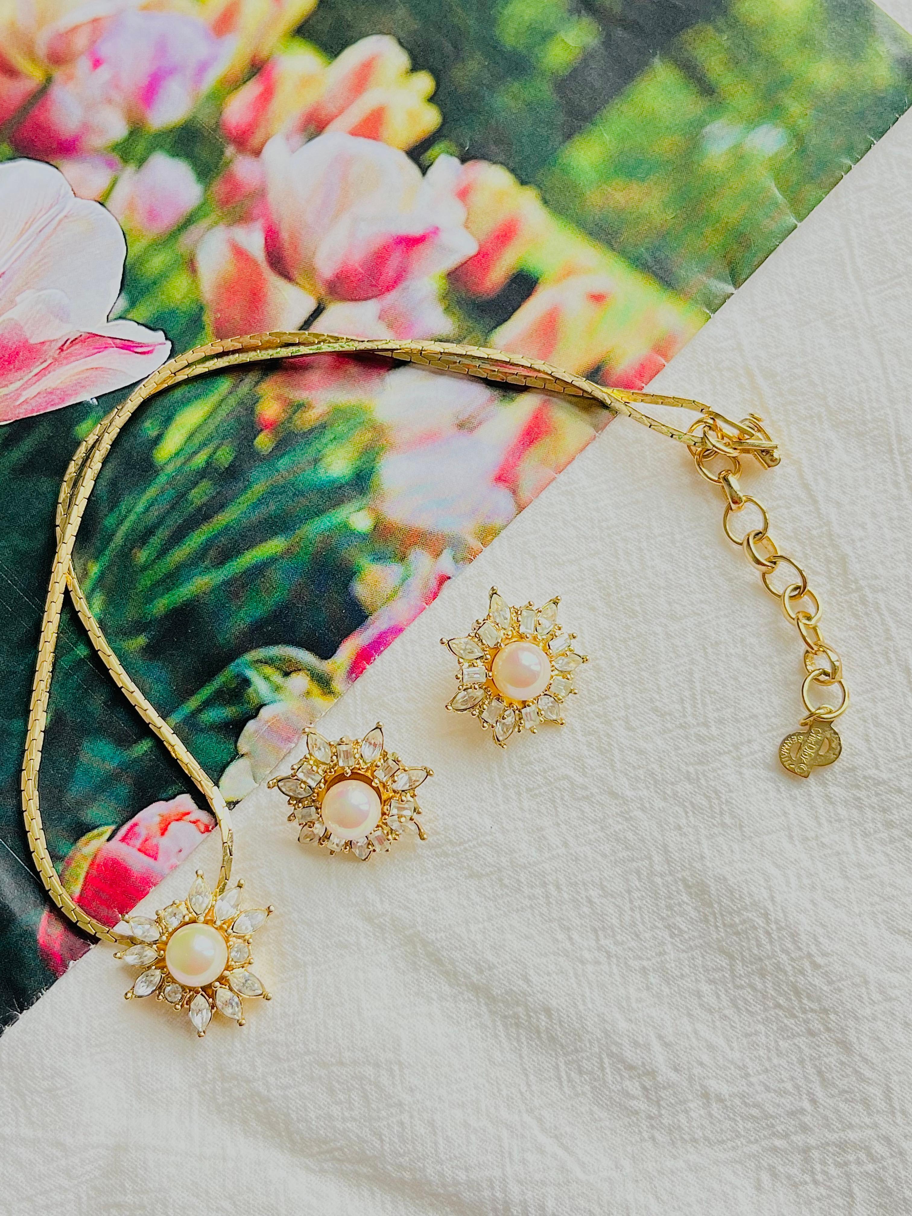 Christian Dior Vintage White Pearl Flower Snowflake Crystal Sunburst Gold 2 Set For Sale 1