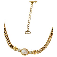 Collana Christian Dior Vintage con perla bianca ovale e doppi cristalli intrecciati