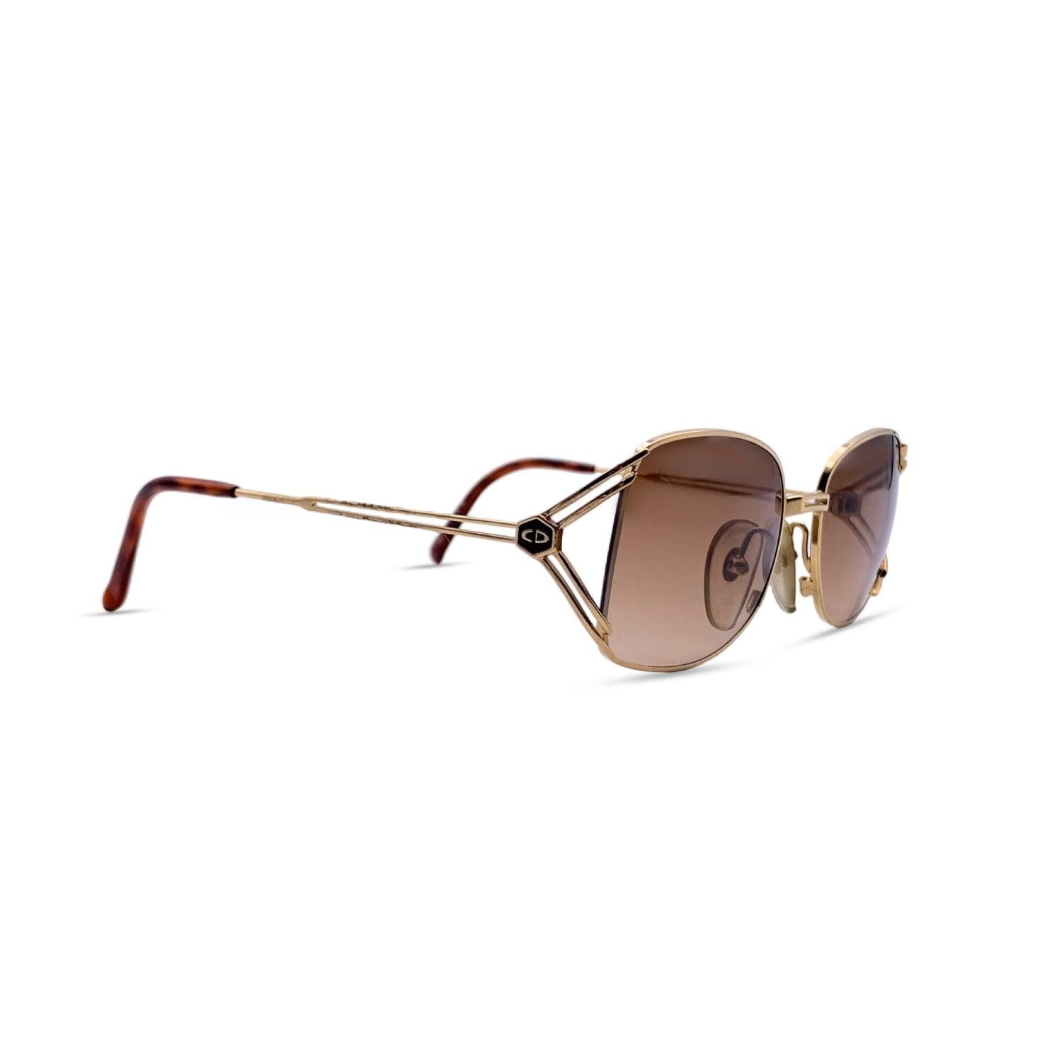 Vintage Christian Dior Women Sunglasses. Mod. 2694 40. Size: 50/18 130mm. Gold metal and red acetate on finish. 100% Total UVA/UVB protection. Brown gradient lenses. CD logos on the side of the temples. Details MATERIAL: Metal COLOR: Gold MODEL: