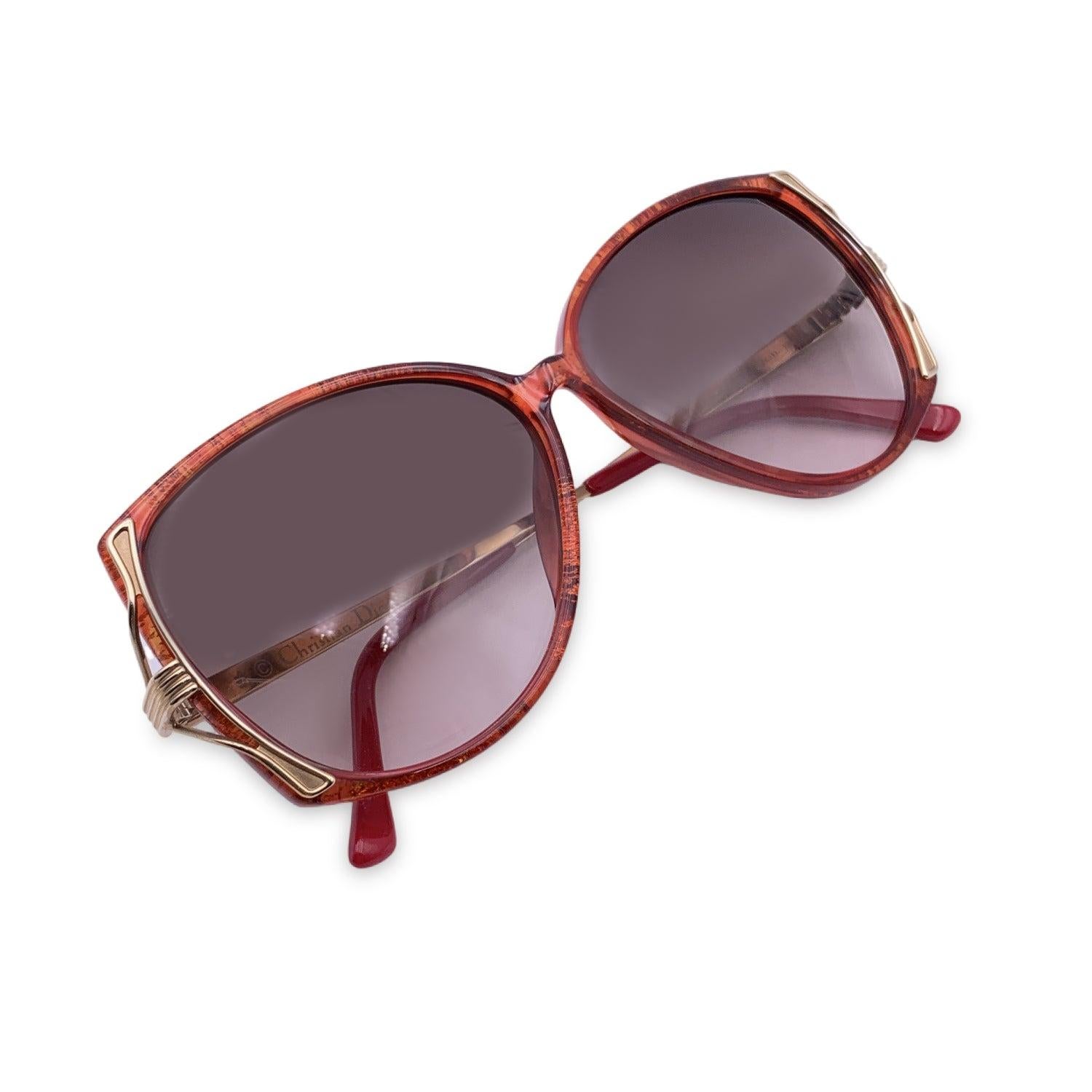 Vintage Christian Dior Women Sunglasses, Mod. 2529 30 Optyl. Size: 57/11 135mm. Red acetate frame, with with gold metal finish on the sides. CD logo con temples . 100% Total UVA/UVB protection. Brown gradient lenses. Details MATERIAL: Plastic COLOR: