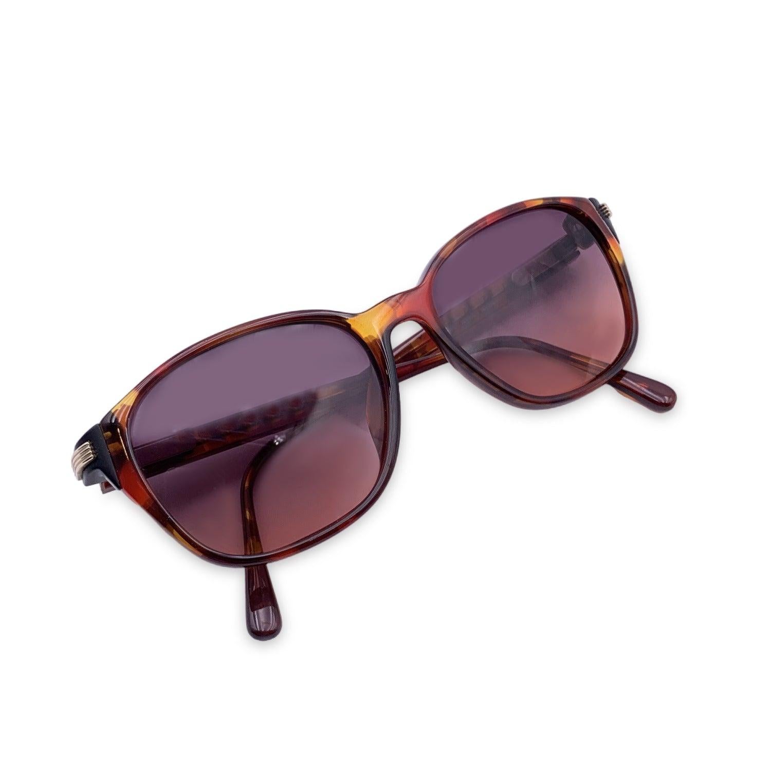 Vintage Christian Dior Women Sunglasses, Mod. 2719 30 Optyl. Size: 52/15 135mm. Brown acetate frame, with CD logo con temples . 100% Total UVA/UVB protection. From purple to pink gradient lenses. Details MATERIAL: Plastic COLOR: Brown MODEL: 2719