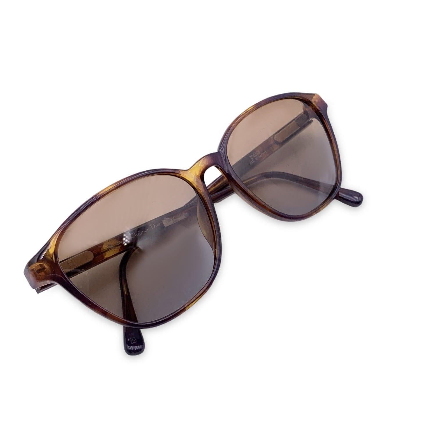 Vintage Christian Dior Women Sunglasses, Mod. 2747 80 Optyl. Size: 54/15 140mm. Brown acetate frame, with CD logo con temples . 100% Total UVA/UVB protection brown gradient lenses. Condition A+ - MINT Never Worn, no defect or wear. Please ask for