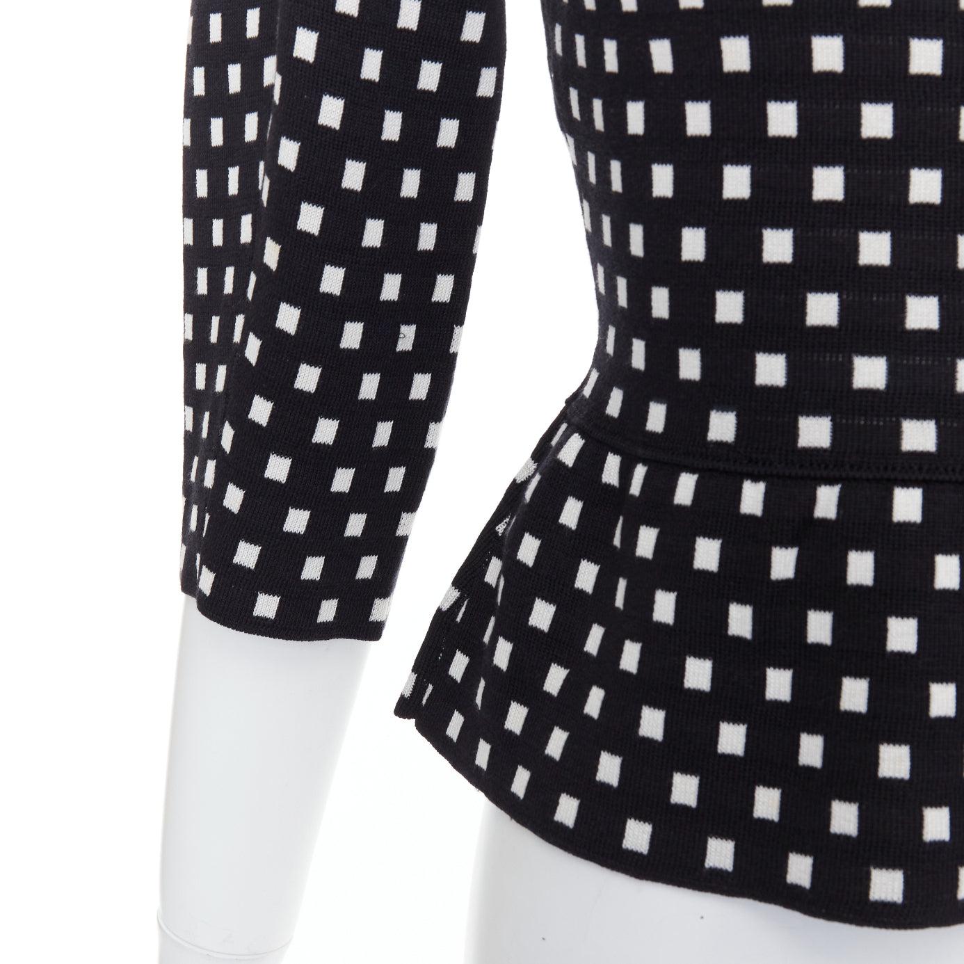 CHRISTIAN DIOR white black silk cotton check bateau neck sweater FR34 XS
Reference: LNKO/A02540
Brand: Dior
Material: Silk, Cotton
Color: Black, White
Pattern: Checkered
Closure: Zip
Extra Details: Side zip. Peplum detail.
Made in: