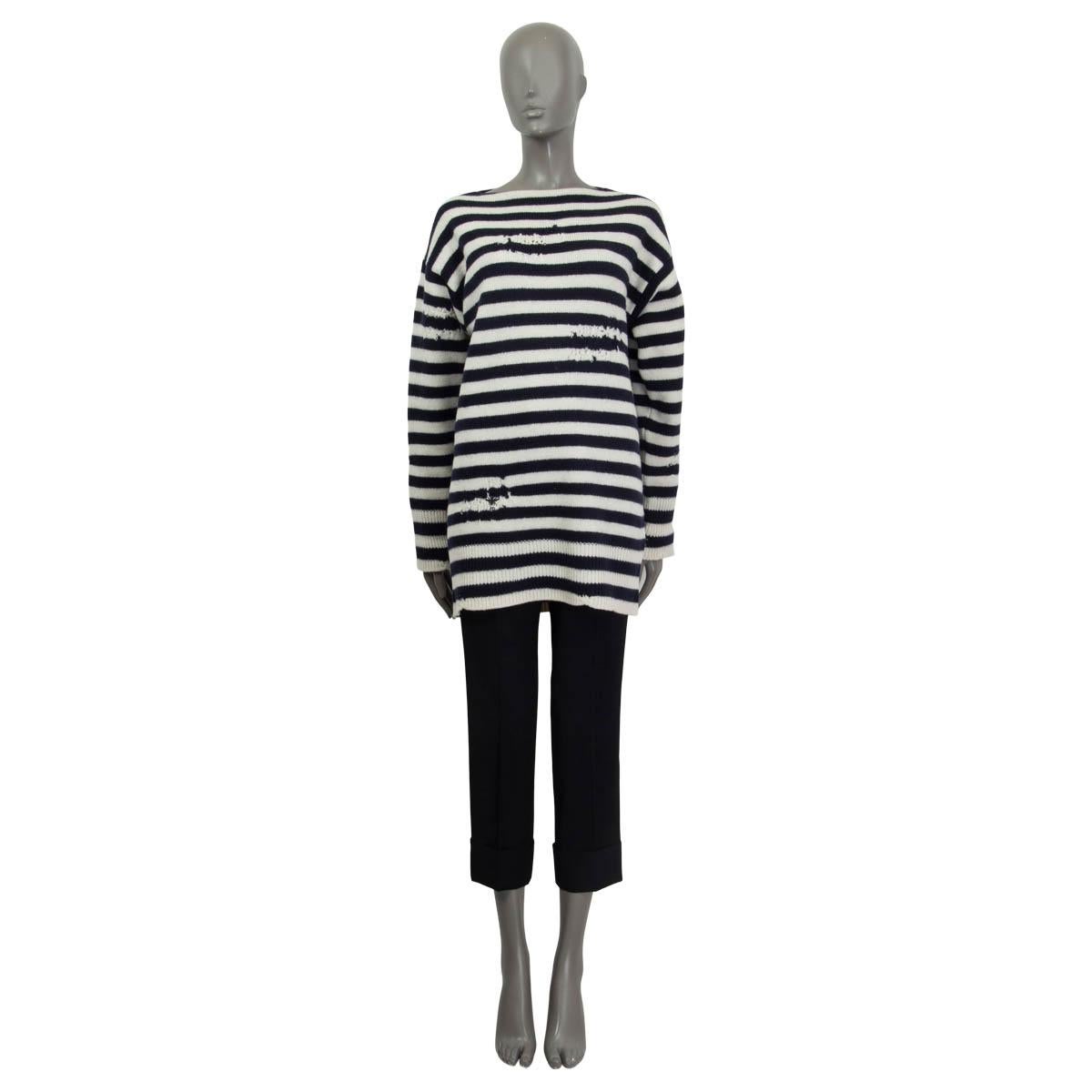 100% authentic Christian Dior oversized striped sweater in off-white and navy blue wool (50%) and cashmere (50%). Features distressed details all over the sweater and a boat neck. Unlined. Has been worn and is in excellent