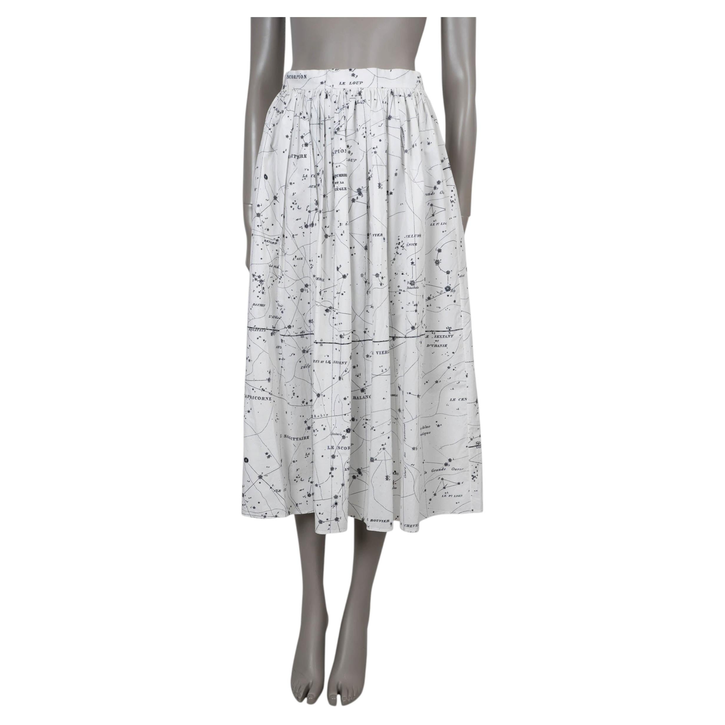 CHRISTIAN DIOR, jupe midi « CHEZ MOI CONSTELLATION » en coton blanc, collection 2021, taille 36 (XS)