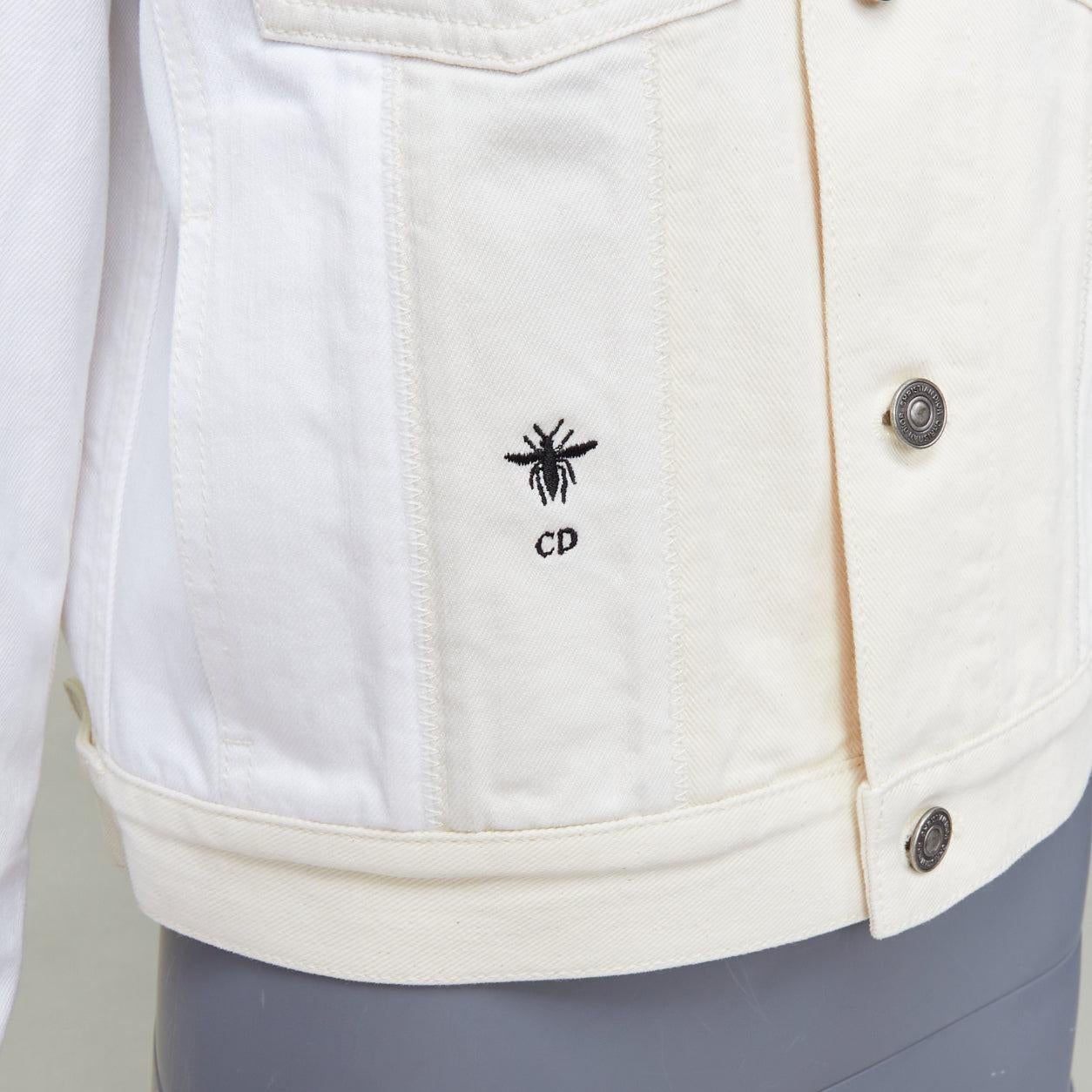 CHRISTIAN DIOR white denim CD bee logo trucker cropped jacket FR40 L
Reference: KNLM/A00356
Brand: Dior
Designer: Maria Grazia Chiuri
Material: Cotton
Color: White, Cream
Pattern: Logomania
Closure: Button
Extra Details: CD bee logo embroidery at