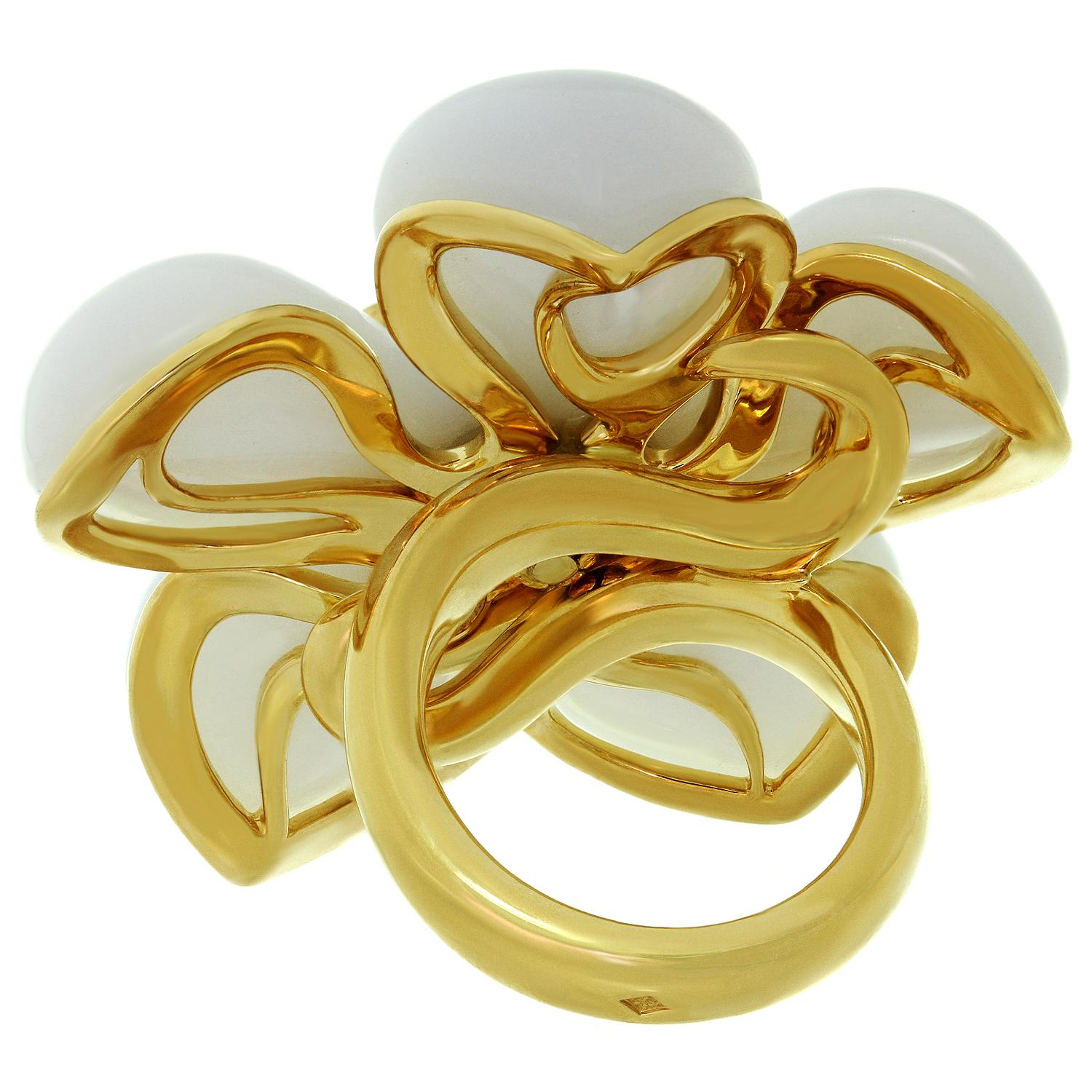 Christian Dior White Jade Sapphire Yellow Gold Flower Ring In Excellent Condition In New York, NY