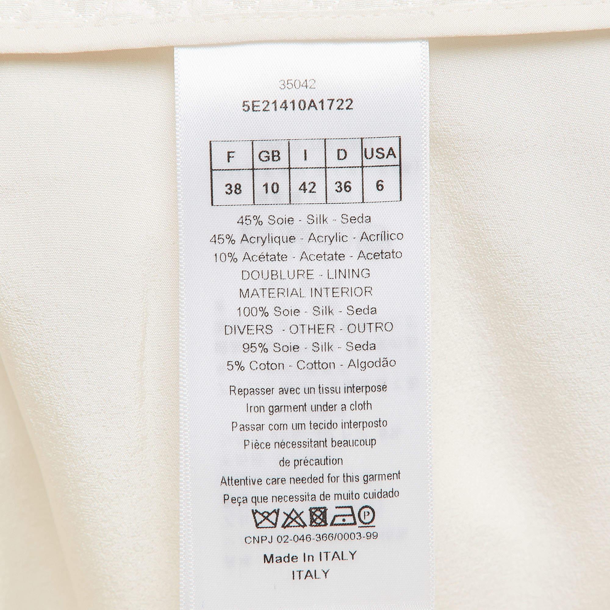 Christian Dior Weiße gesteppte Bermuda-Shorts aus Seidenmischung mit Diamanten M im Zustand „Gut“ im Angebot in Dubai, Al Qouz 2