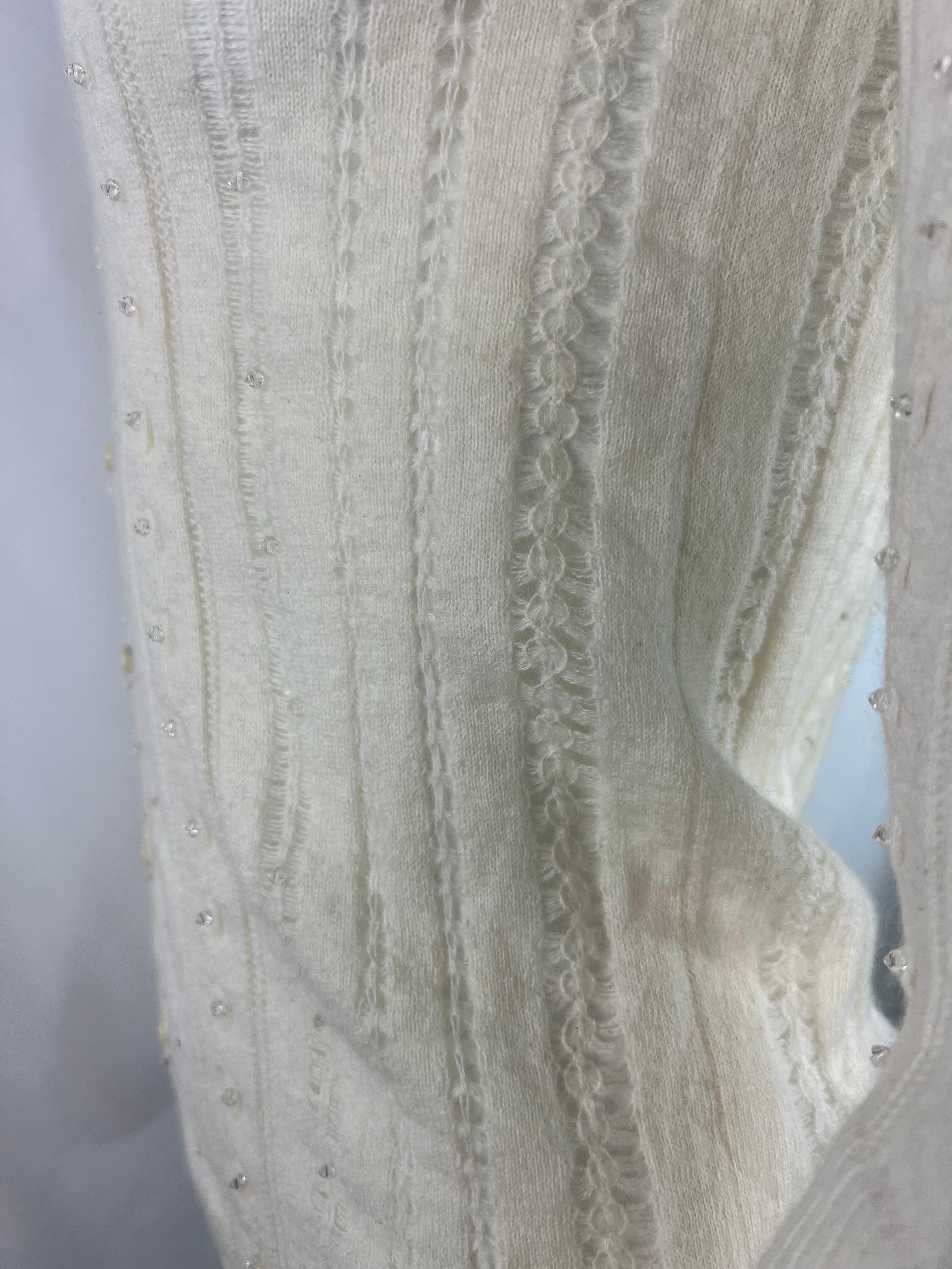 Pull cardigan en laine blanche Christian Dior, Taille 38 en vente 3