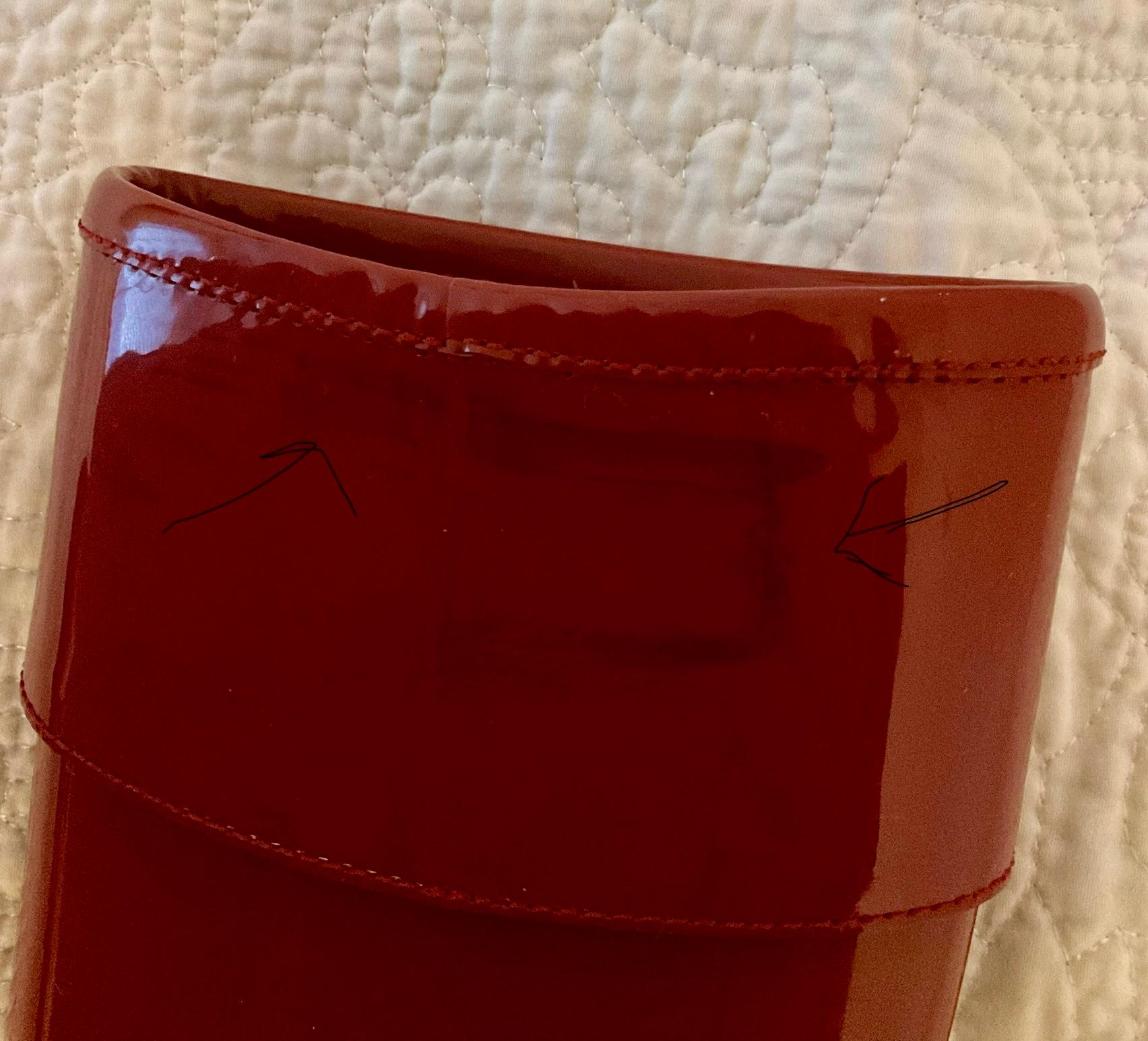 Christian Dior Donna Stivale da pioggia in gomma rossa con logo in oro in vendita 9