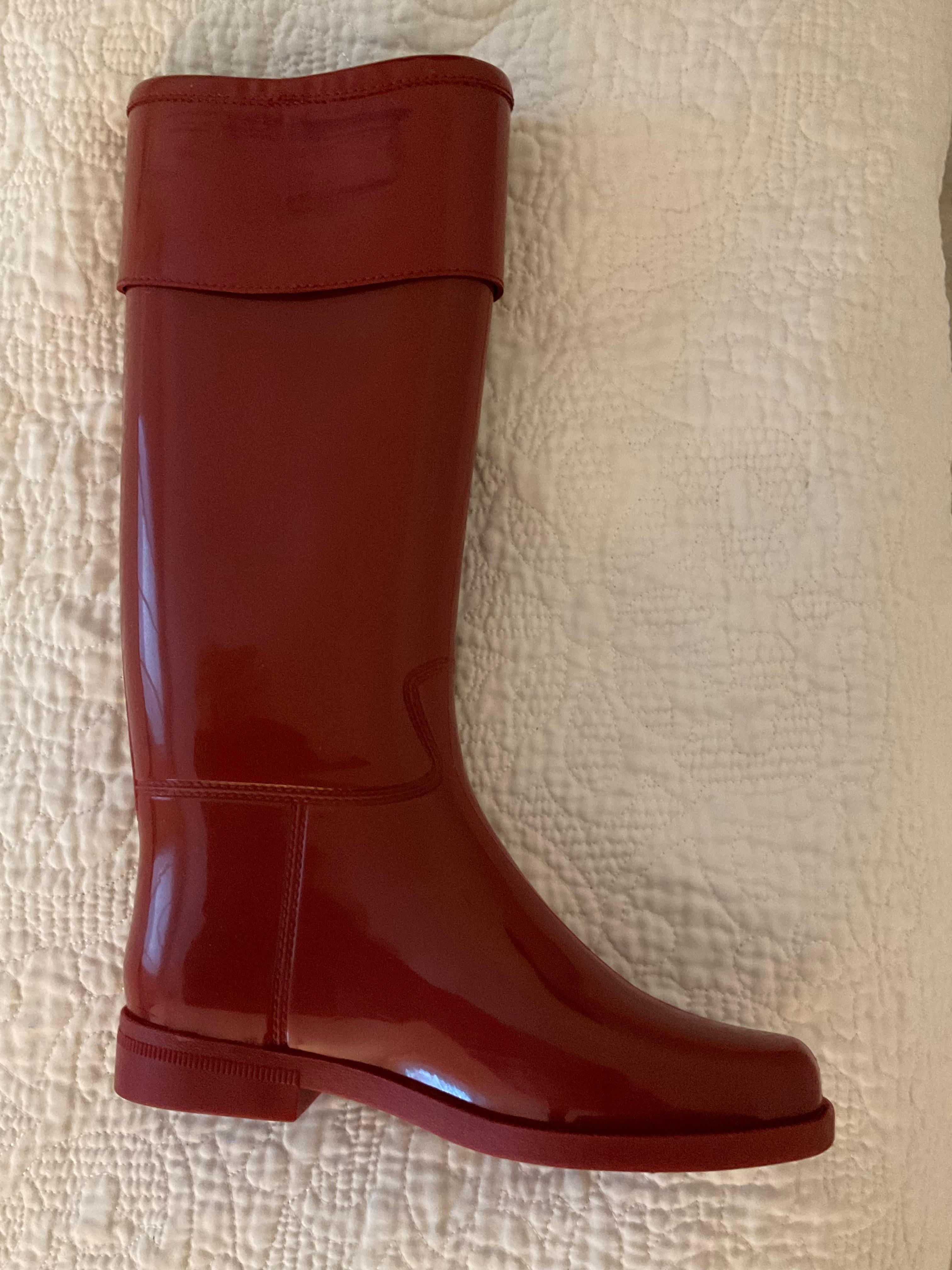 Rosso Christian Dior Donna Stivale da pioggia in gomma rossa con logo in oro in vendita