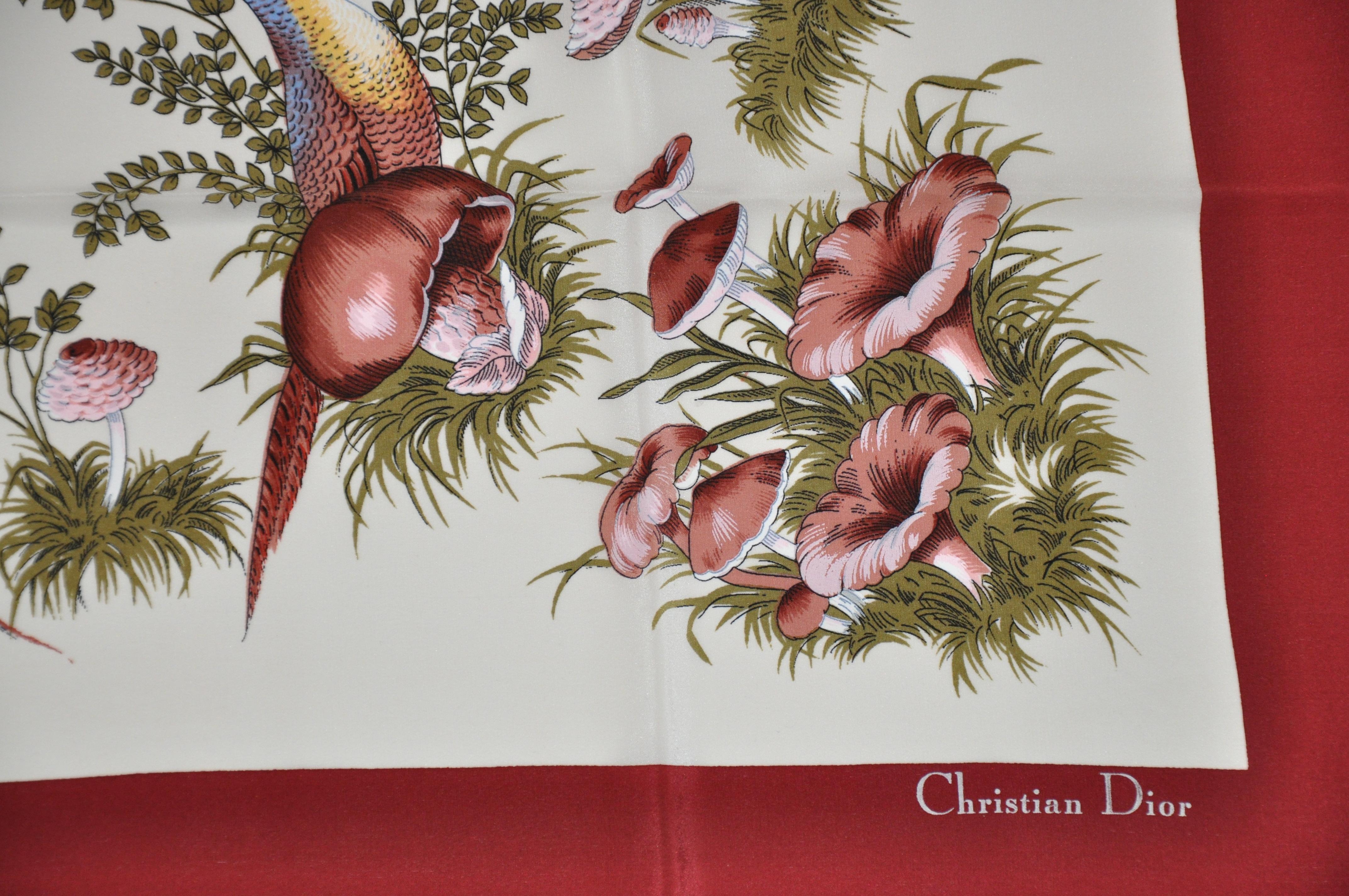 Beige Magnifique écharpe « Garden of Mushrooms » de Christian Dior avec bordure en merlot en vente