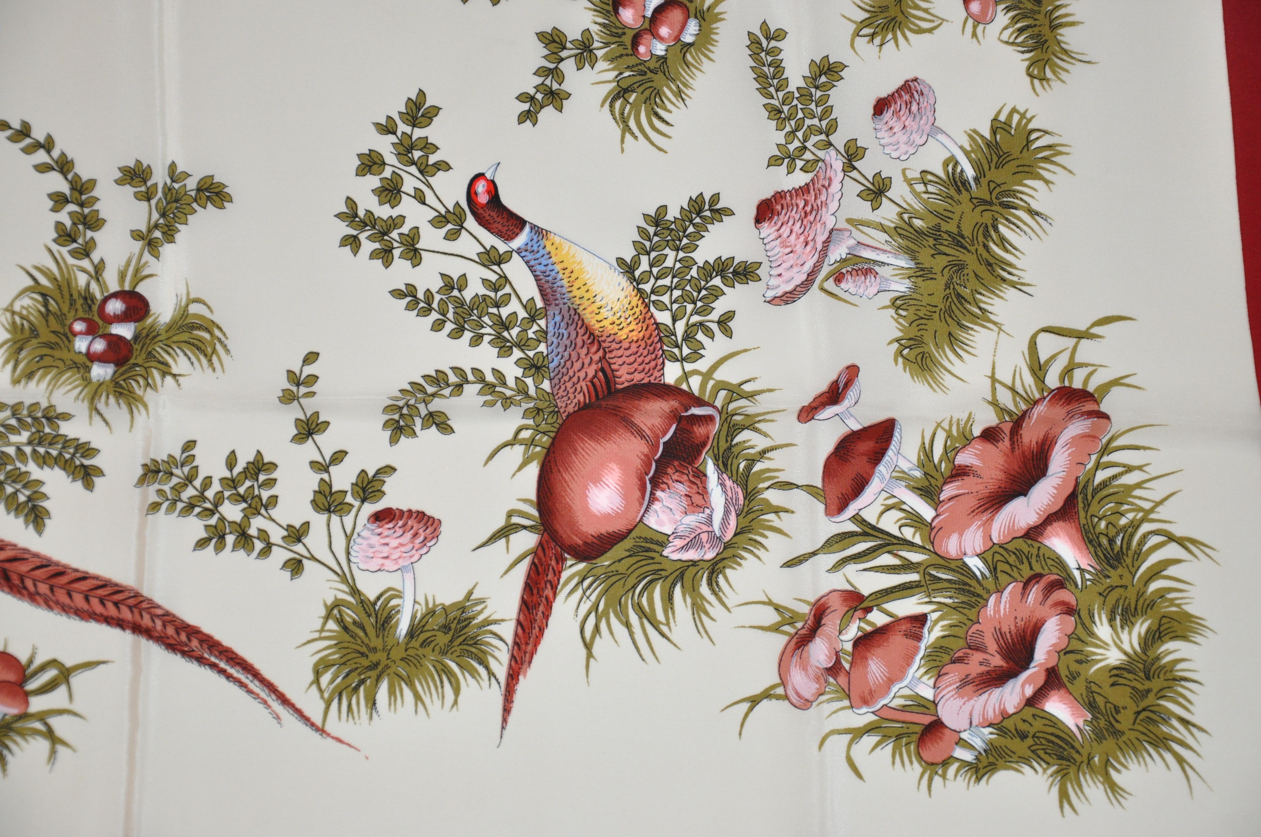 Magnifique écharpe « Garden of Mushrooms » de Christian Dior avec bordure en merlot Bon état - En vente à New York, NY