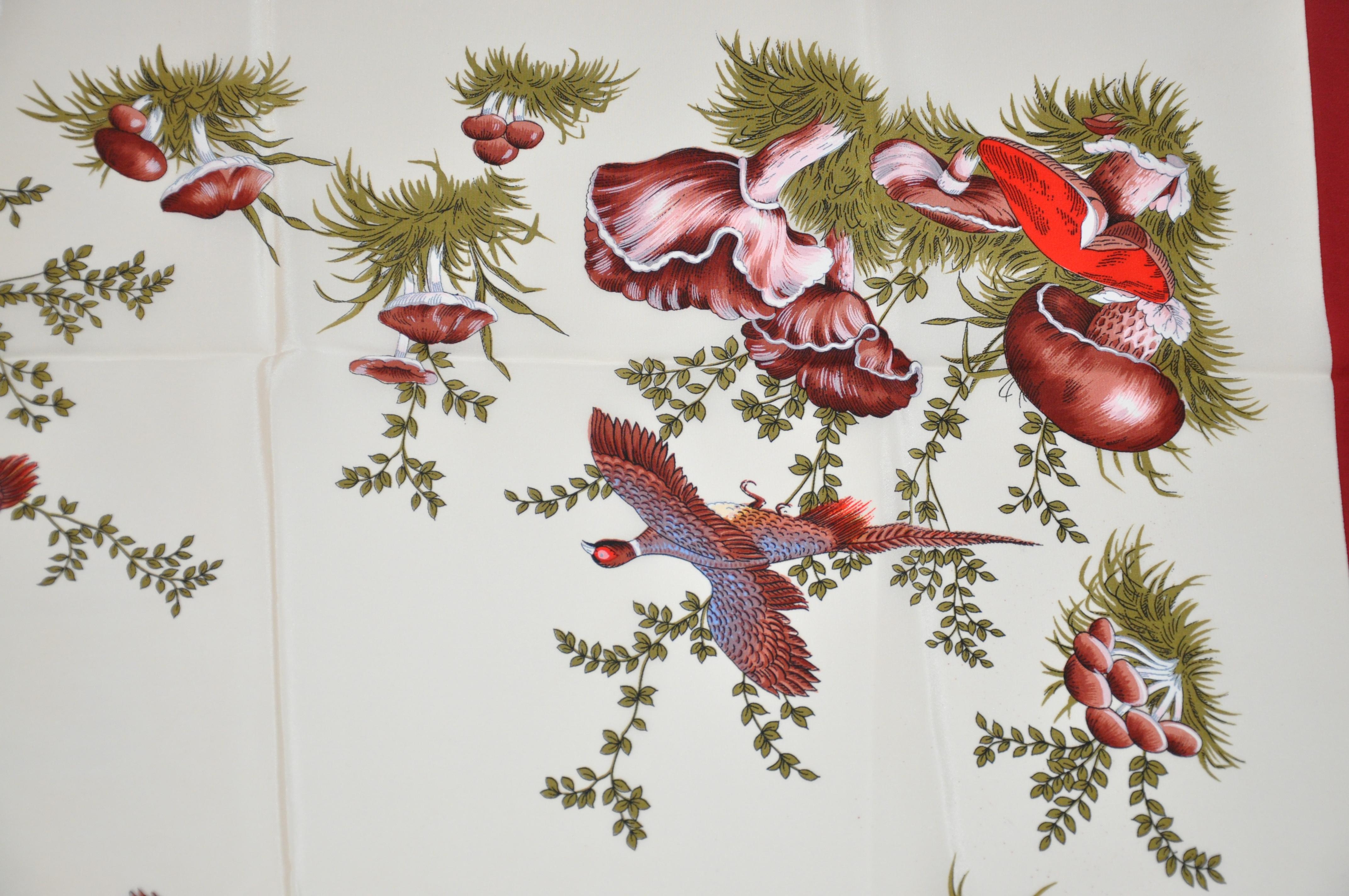Magnifique écharpe « Garden of Mushrooms » de Christian Dior avec bordure en merlot en vente 2