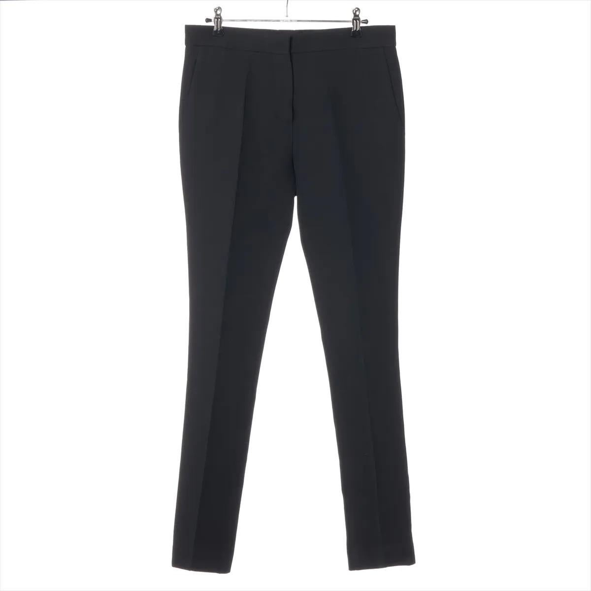 Los Pantalones de Lana Christian Dior en negro son un básico de armario atemporal que desprende sofisticación y elegancia. Confeccionados por expertos en lana de primera calidad, presentan una silueta elegante y estructurada que ofrece comodidad y