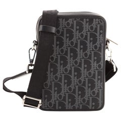 Christian Dior World Tour Messenger Pouch aus Galaxy-Leder mit Reißverschluss