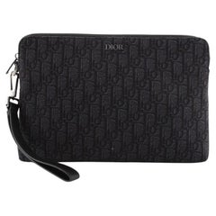 Christian Dior Schräg gefaltete Clutch mit Jacqurd für das Handgelenk